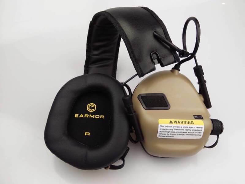 New.หูฟังตัดเสียงปืน ขยายเสียงพูด Earmor M31 สีเขียว / สีทราย / สีดำ ตัดเสียงดังที่เกิน 88Dbs เช่นเสียงปืน เสียงเครื่องจักรซึ่งเป็นเสียงที่ดังอันตรายต่อประสาทการรับฟังของมนุษย์ เเต่ขยายเสียงพูดคุย กันน้ำระดับ IPX-5 ใช้ถ่าน AA x2 ระบบปิดอัตโนมัติเมื่อครบ 4