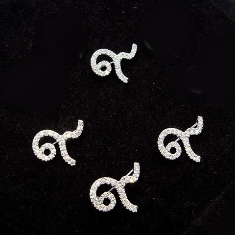 เข็มกลัดเลขเก้า เข็มกลัดเลข๙ เข็มกลัดติดเสื้อดำ๙ 💎เข็มกลัดเลข 9 ฝังเพชรไว้อาลัย งานเพชรชวารอฟสกี้ งานสวย อลังมากค่ะ เพชรวาววิ้งมากๆ ตัวเรือนชุบหนาอย่างดี ตัวเรือนสวยไม่ขรุขระ รับประกันความหรูเลยค่ะ💎