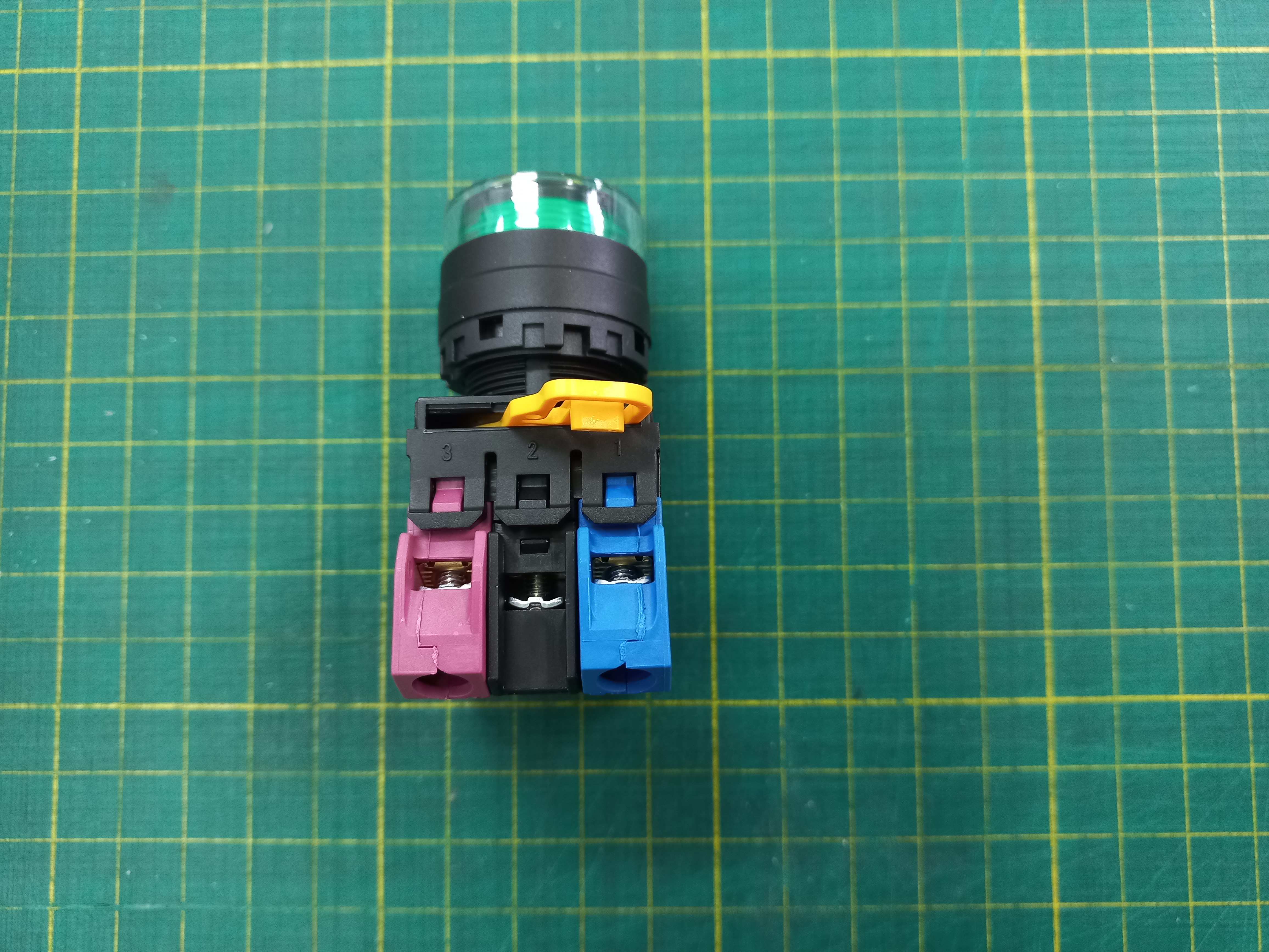 ปุ่มกดมีแลมป์ LED สีเขียว Push Button Switch 1NO-NC รู 22 mm ไฟ 230/240V AC/DC