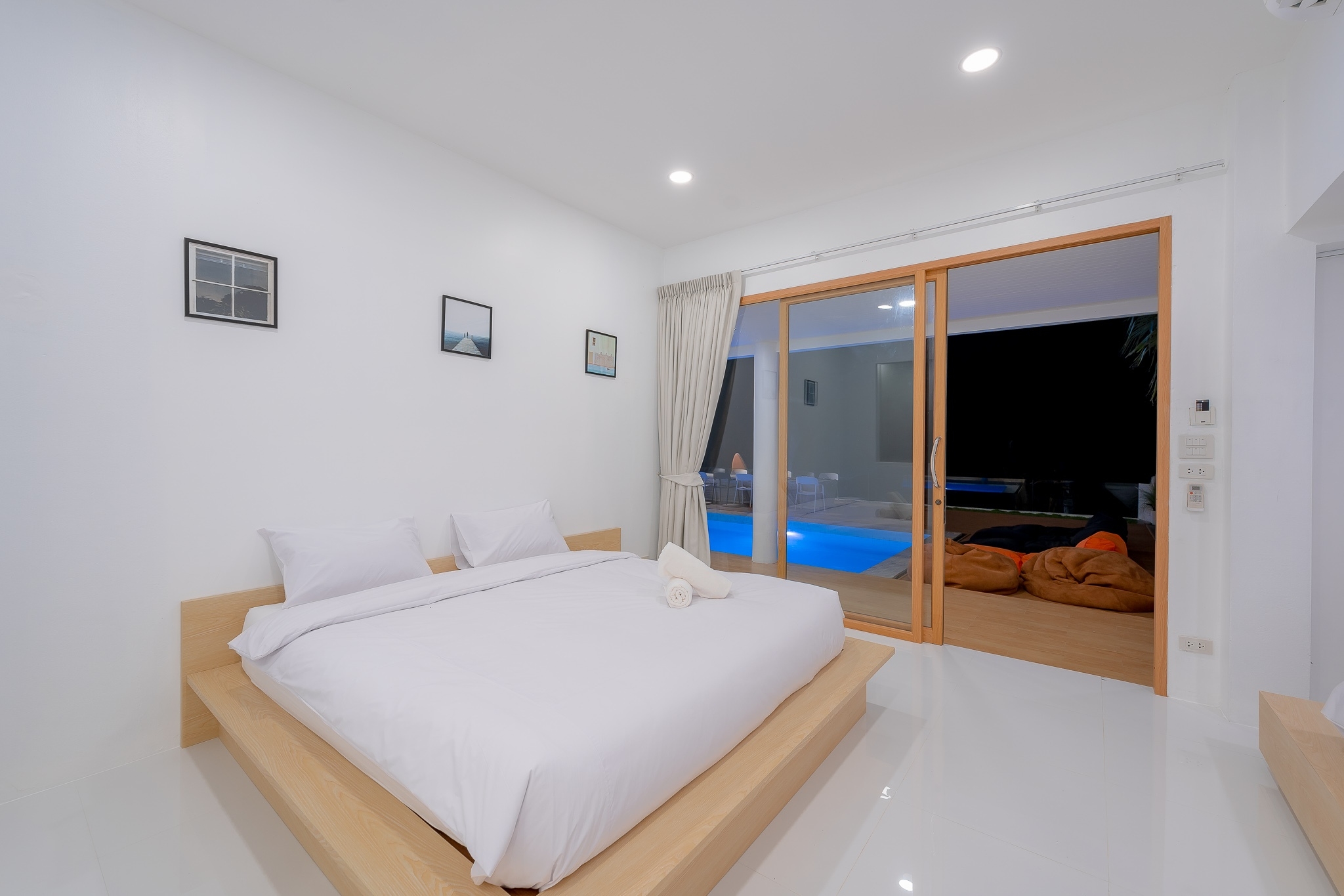 HR15057 บ้านพักติดทะเล The Rocca Beach Villa Pranburi