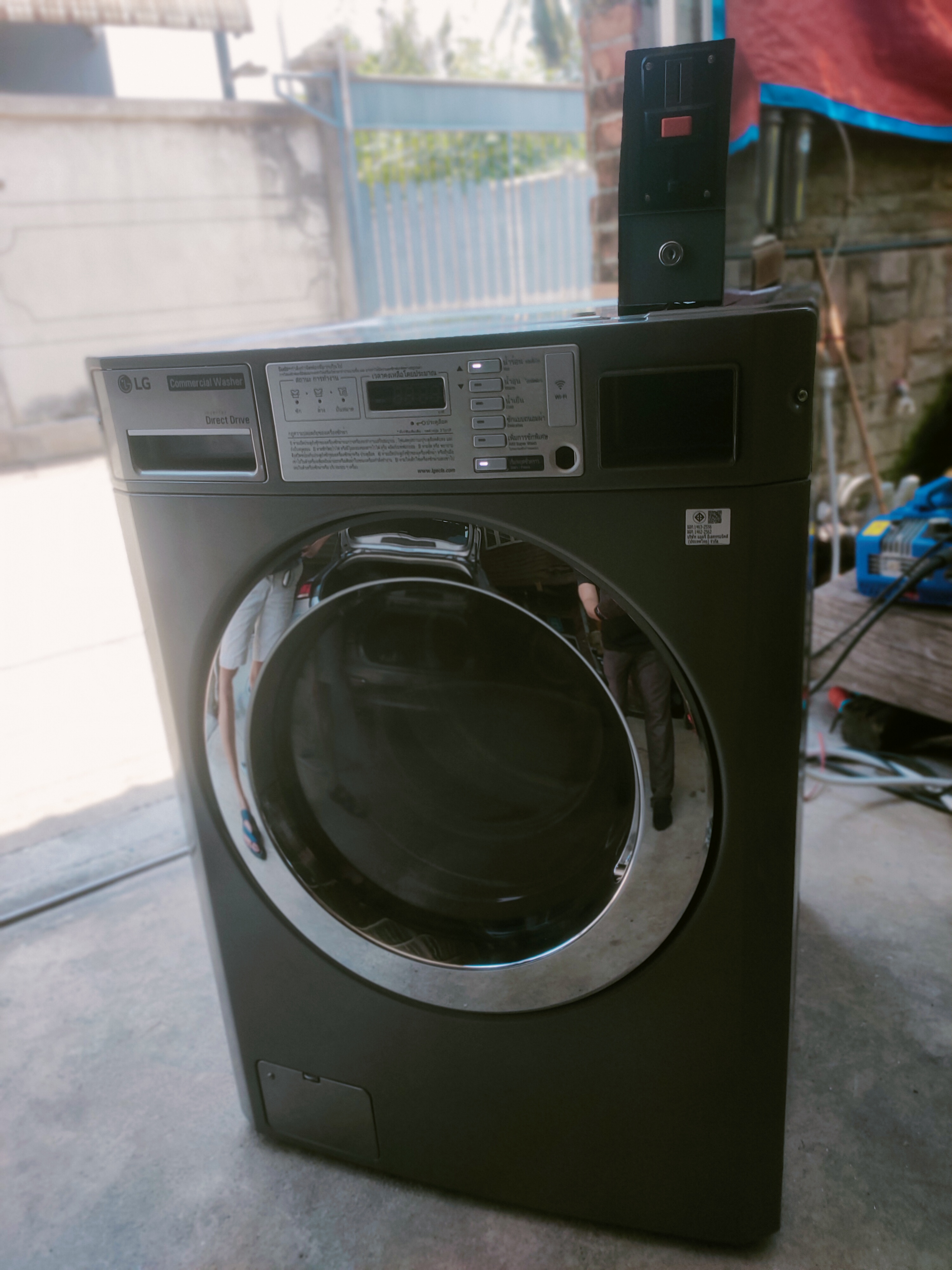 เครื่องซักผ้าฝาหน้าเกรดบีใหม่ LG Commercial 13kg ติดกล่องหยอดเหรียญใหม่ พร้อมใช้งาน