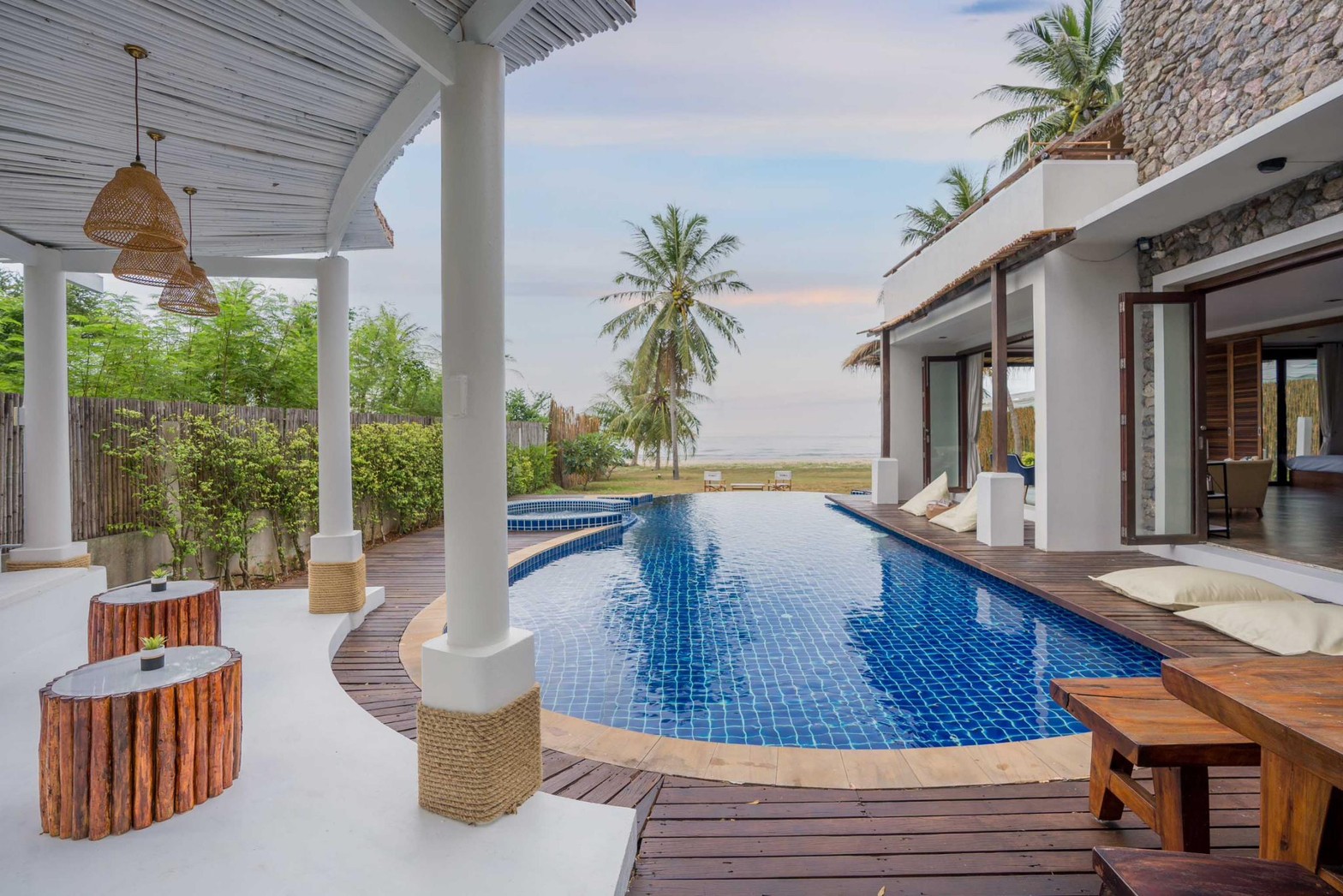 HR15061 บ้านพักติดทะเล The Pamila Beach Villa Kuiburi