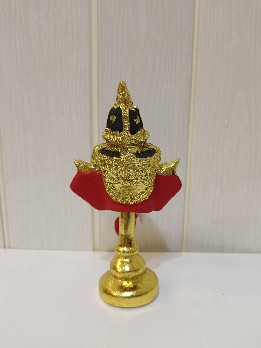 พระพิฆเนศ ขนาดจิ๋ว ขนาดตั้งหน้ารถ พร้อมฐานปิดทอง (สีแดง)