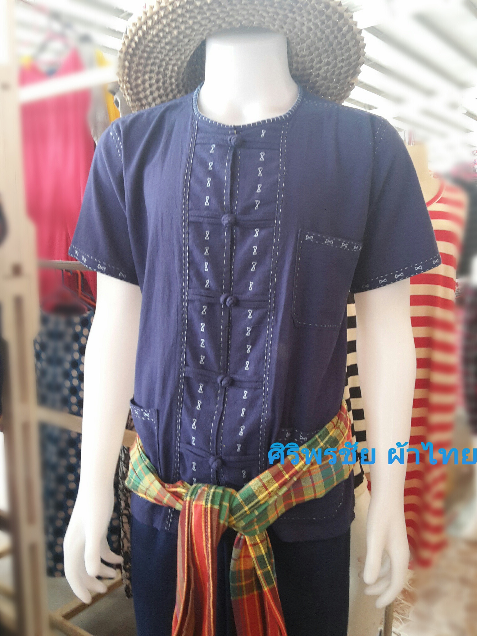 เสื้อผ้าไทยชายม้อฮ้อม เสื้อผ้าฝ้ายชายแต่งผ้าขลิบลายและปักผ้า เสื้อผ้าพื้นเมืองชายแต่งงานปักผ้า สำเนา