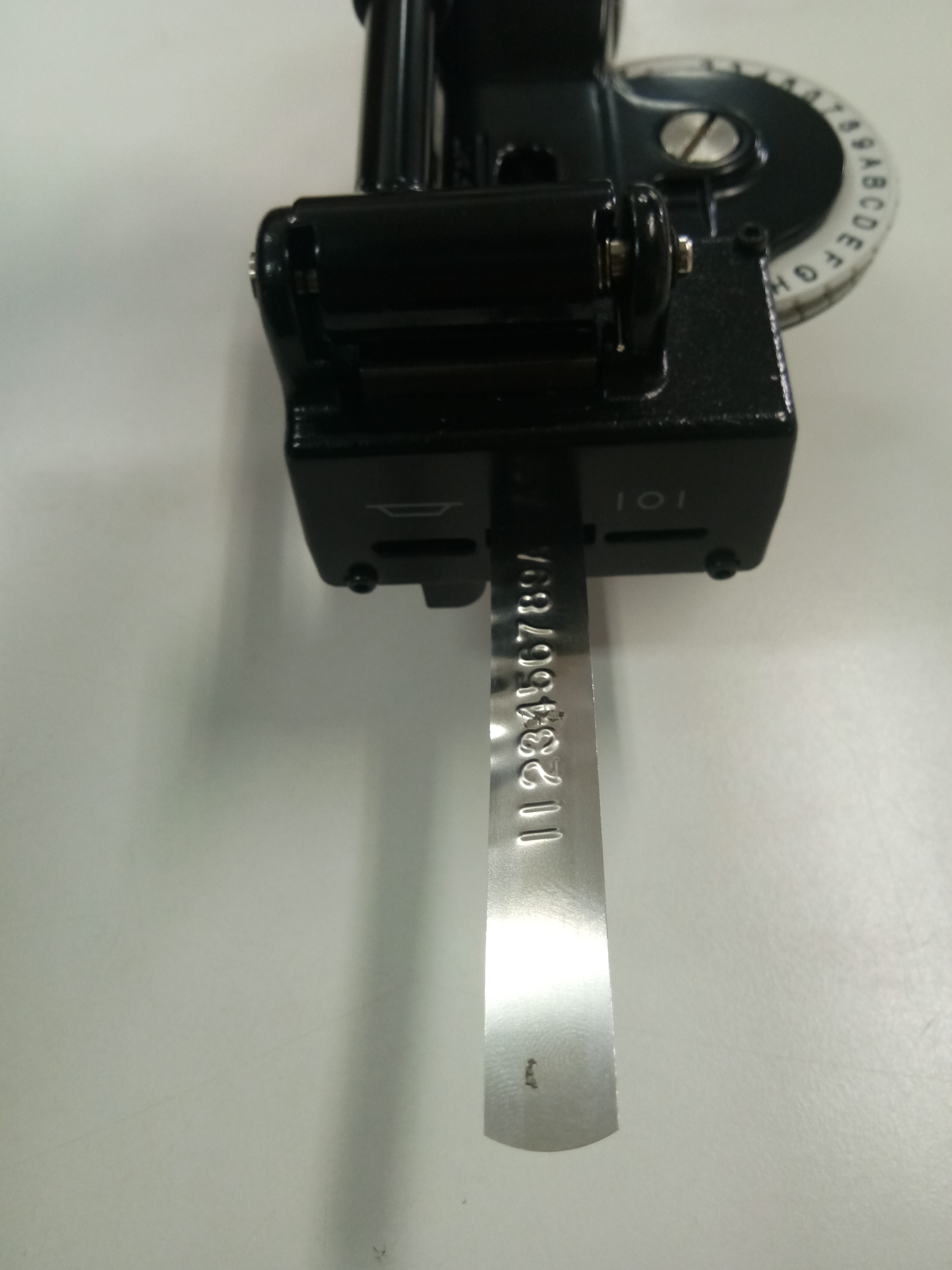 ม้วน TAG สแตนเลส 12mm*6.51m สำหรับเครื่องพิมพ์ DYMO Stainless Steal TAG EMBOSSER