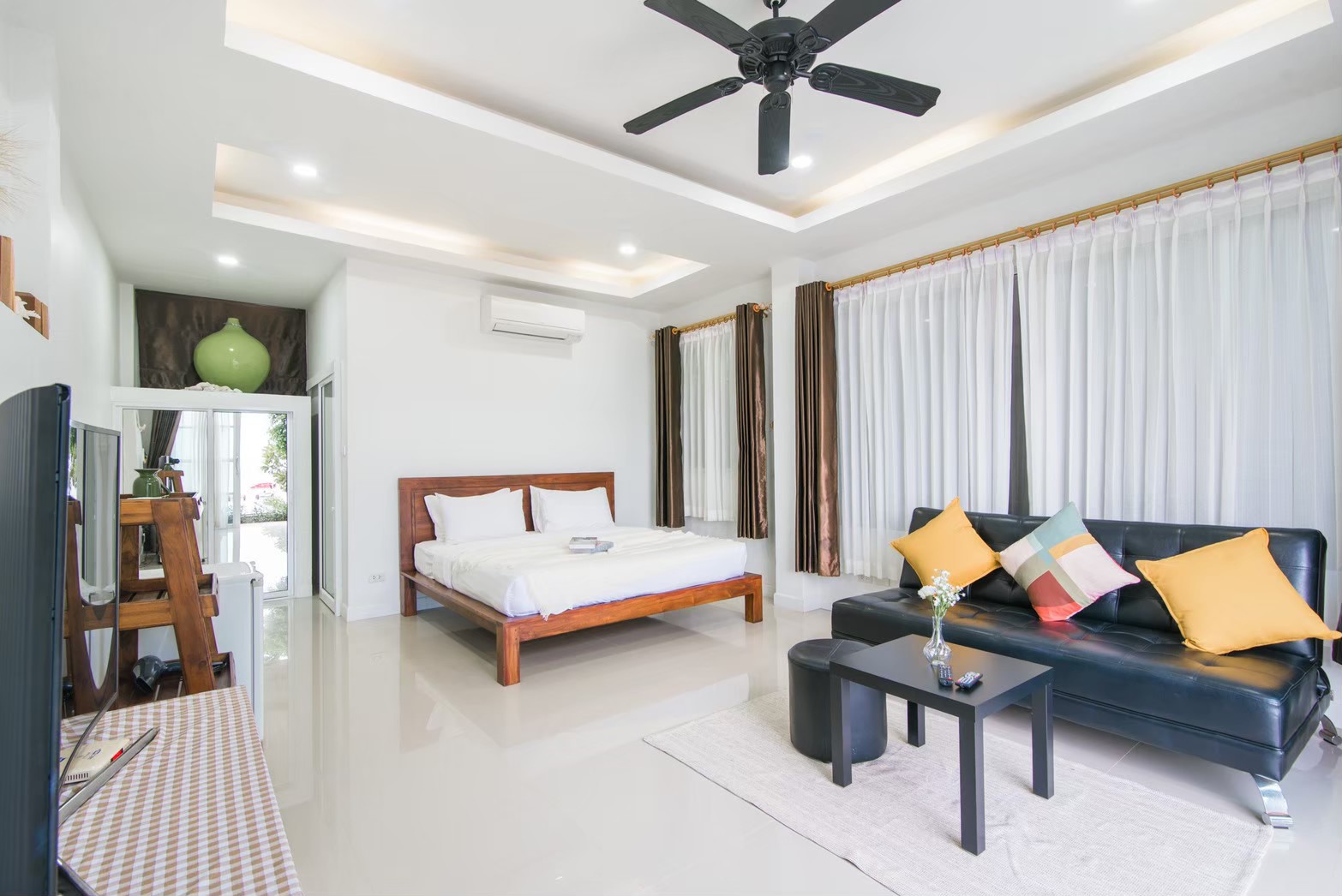 HR15045 บ้านพักติดทะเล The Moon Beach Villa