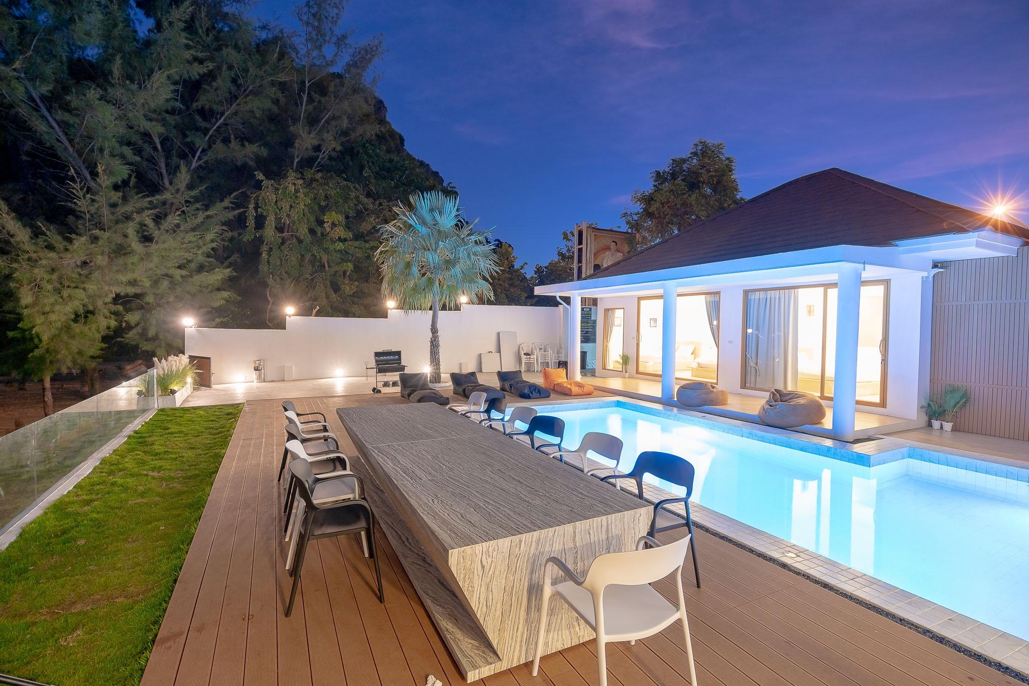 HR15057 บ้านพักติดทะเล The Rocca Beach Villa Pranburi