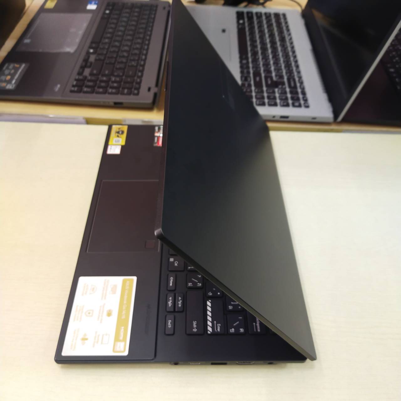 ASUS VIVOBOOK 14 M1404FA-NK552WS สภาพเครื่อง 90% ติดฟิล์มกันรอยหน้าจอแล้ว(ประกัน J.I.B. 13/11/2025)