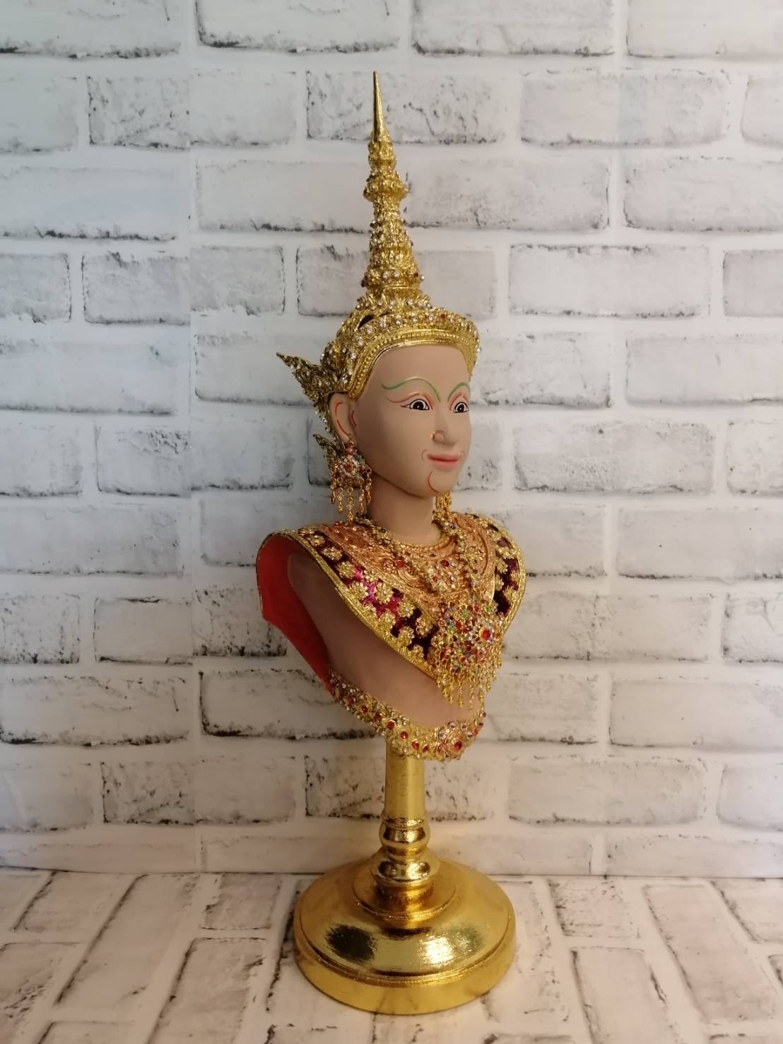 หุ่นนางสีดา พร้อมขาตั้งทอง