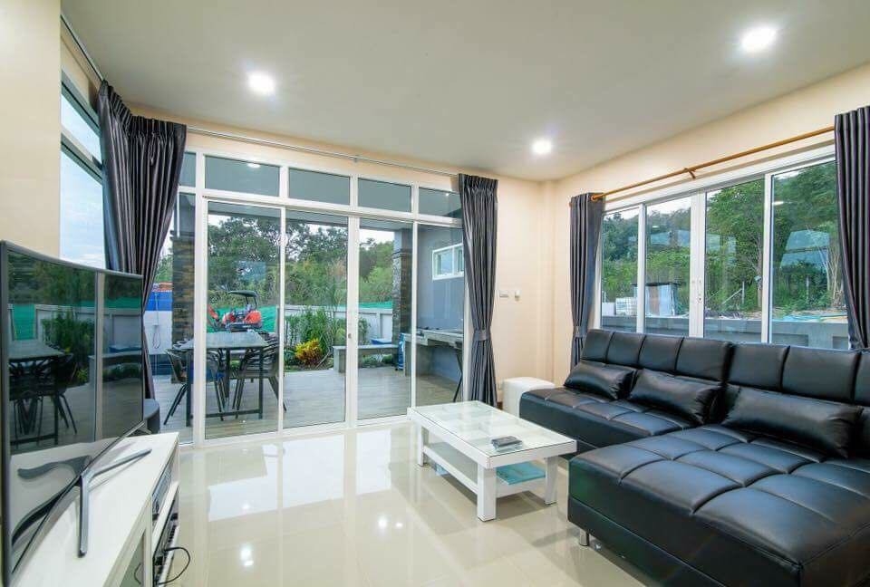 HR 5005 บ้านภูผา คาราโอเกะ โต๊ะพูล