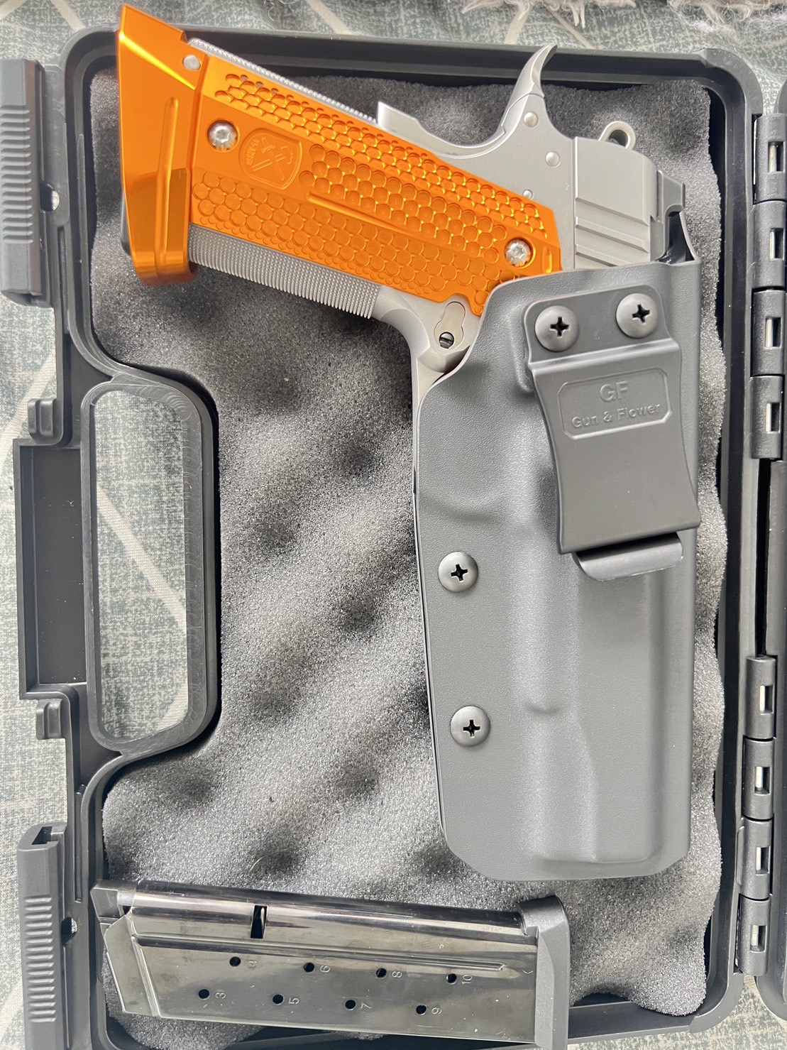 New.ซองพกใน Kydex 1911 ( 5" ) ซองปืน KYDEX ของ GUN & FLOWER ผลิตจากแผ่น Kydex ที่นำเข้าจากประเทศสหรัฐอเมริกา ทางโรงงานเลือกใช้แผ่น Kydex ขนาดความหนา 2.04 มิลลิเมตร - ทำความสะอาดได้ง่าย ล้างคราบสกปรกออกง่าย - คงรูป ไม่หดหรือขยายตัว ตามสภาวะอากาศ - เบา