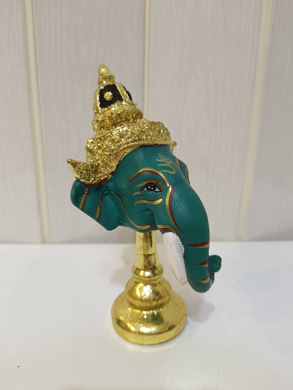 พระพิฆเนศ ขนาดจิ๋ว ขนาดตั้งหน้ารถ พร้อมฐานปิดทอง (สีเขียว)