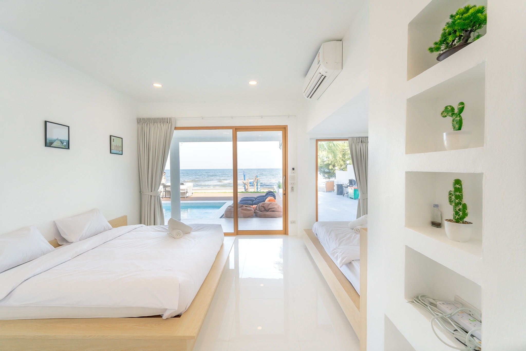HR15057 บ้านพักติดทะเล The Rocca Beach Villa Pranburi