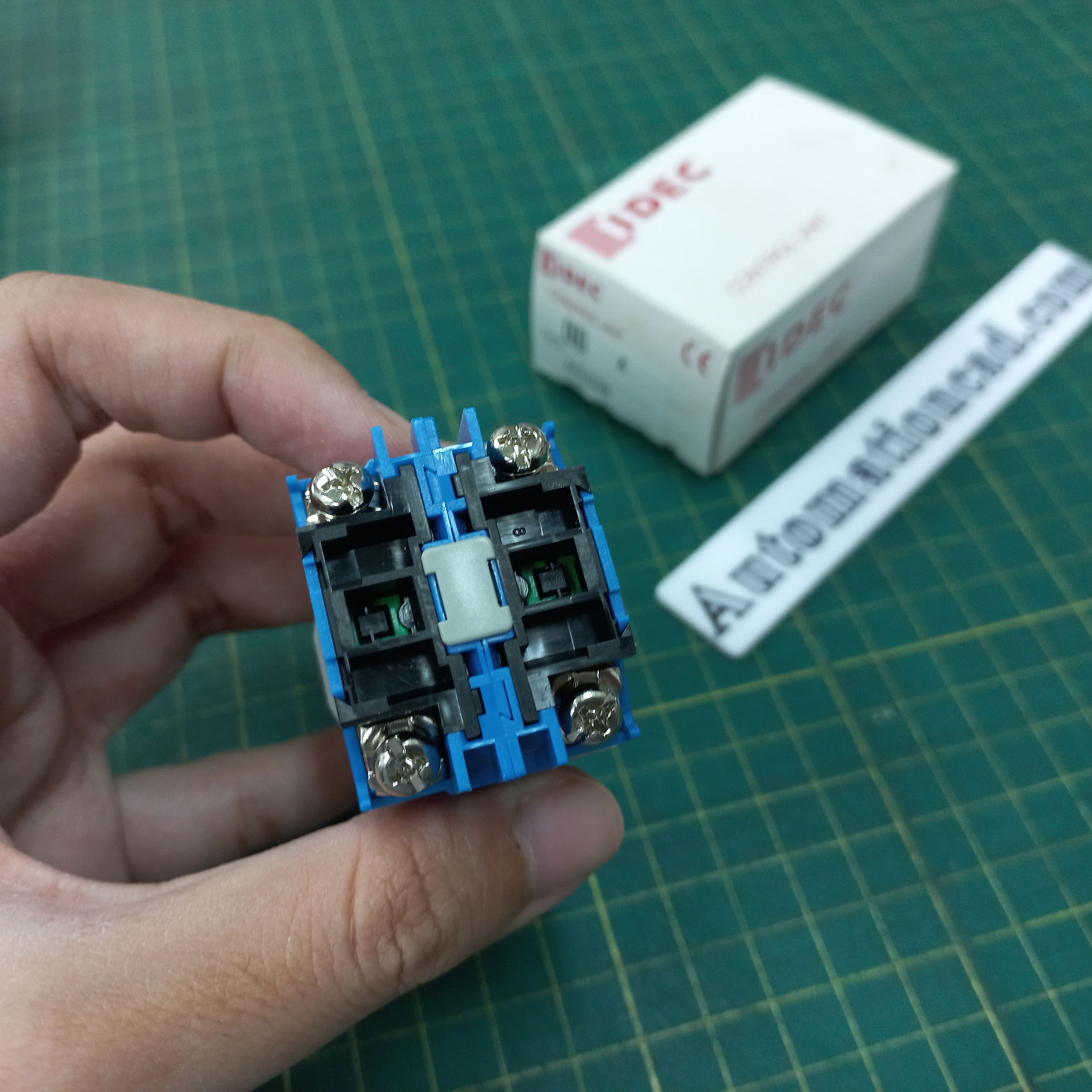 ซีเล็คเตอร์สวิตช์ IDEC 3จังหวะ 2NO บิดค้าง Selector switches IDEC รู 25 mm