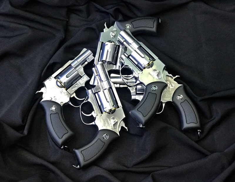 Wingun Sport 733 Silver 2" Full Metal CO2 Revolver (full mrakking มีลายสมิทธิ์) ลูกโม่สีเงิน มาพร้อมปลอกกระสุน6นัด ใช้แก้สหลอดCo2 แรง 400 fps. โครงปืนเป็นโลหะทั้งกระบอก น้ำหนักใกล้เคียงของจริง ด้ามจับพลาสติก ราคาพิเศษ