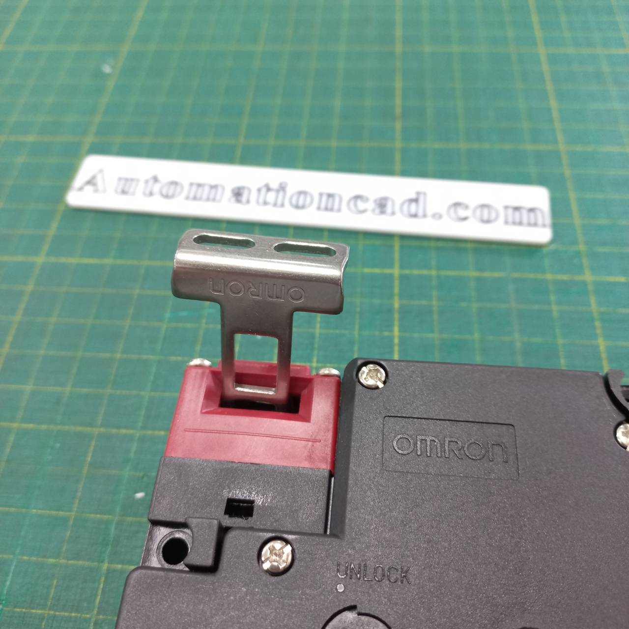 Safety Door Switch OMRON สวิตช์ประตูนิรภัย รุ่น D4NL-2EFA-B