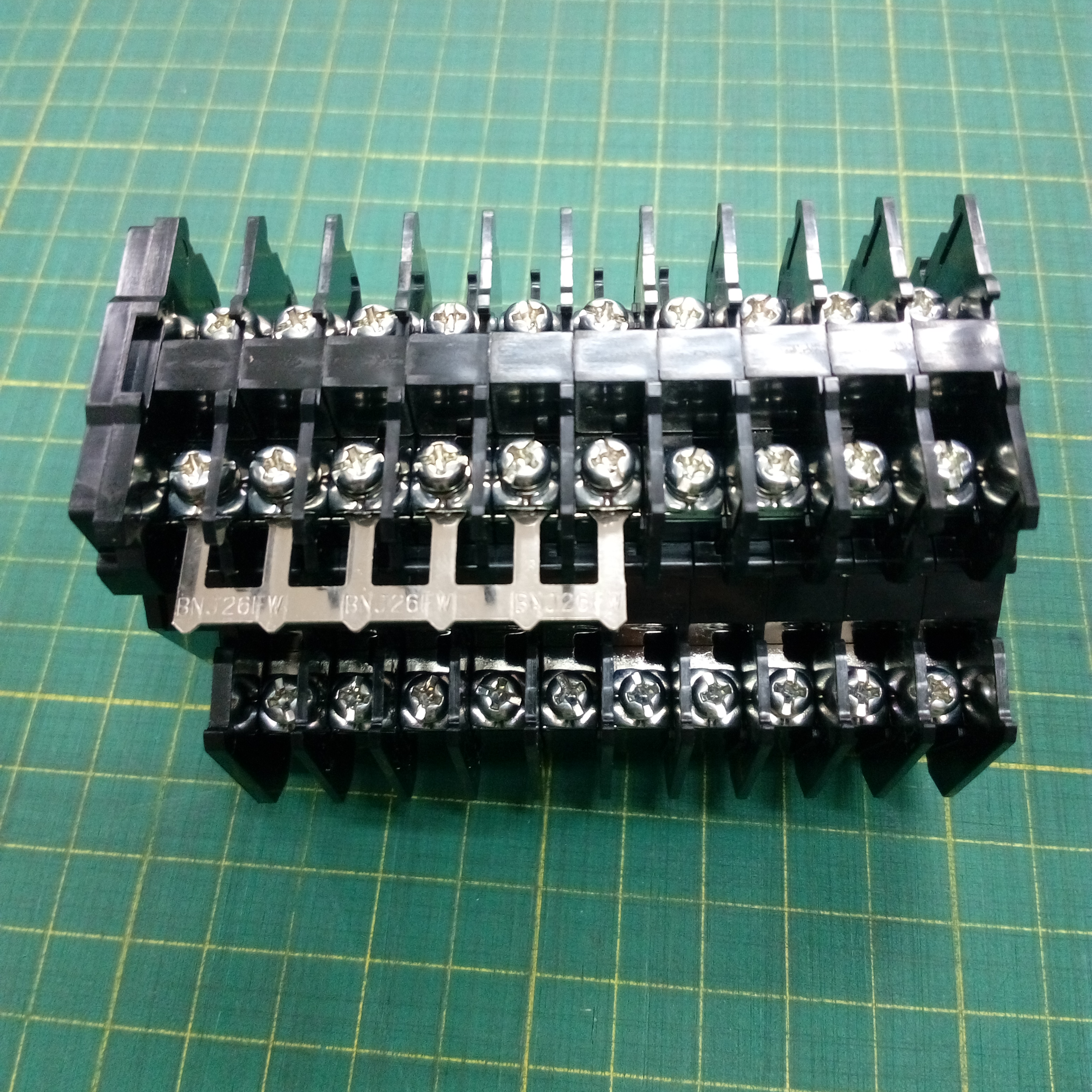 Terminal IDEC เทอร์มินอล IDEC BND15W 16A