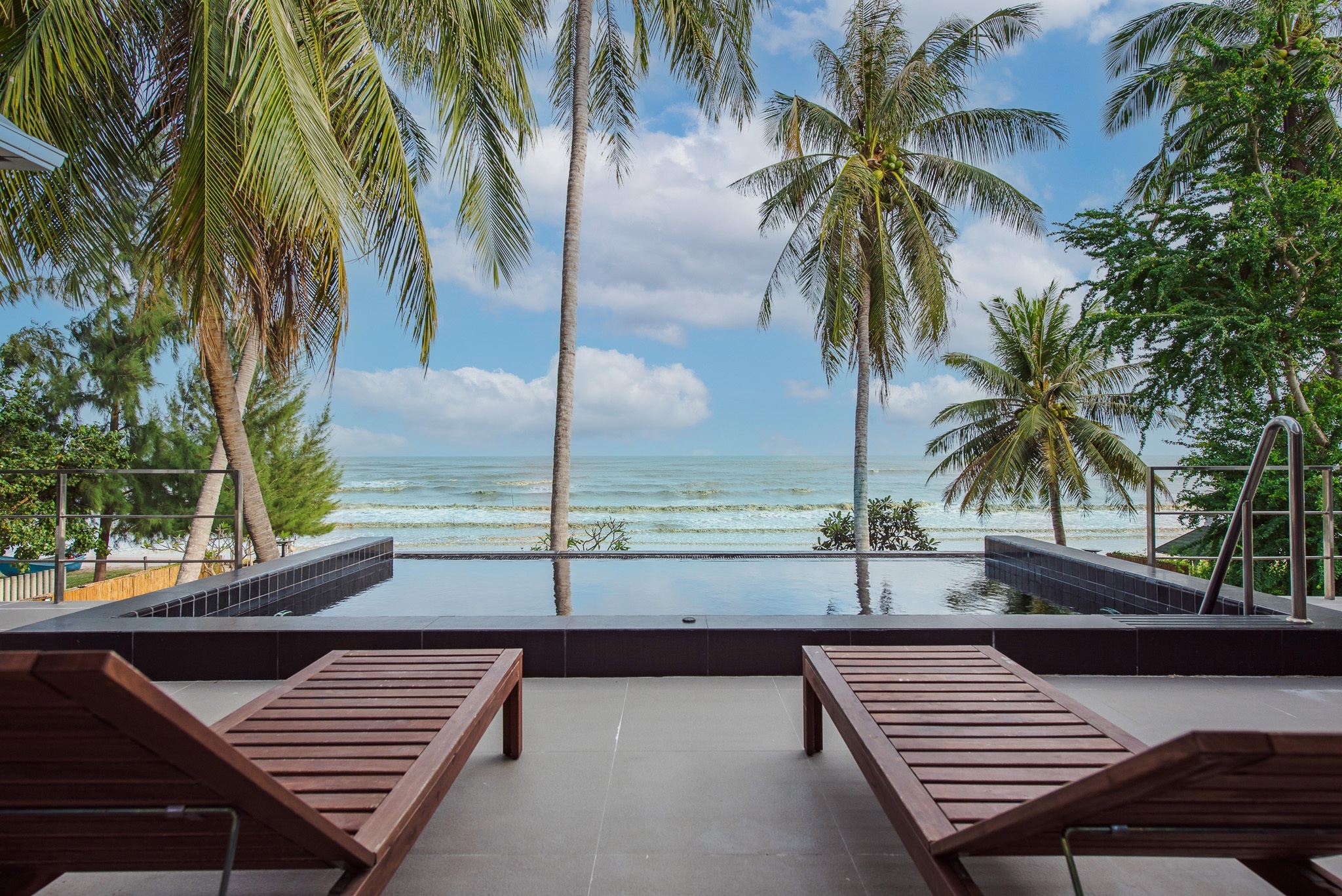HR15044 บ้านพักติดทะเล กุยบุรี The Cozy Beach Villa