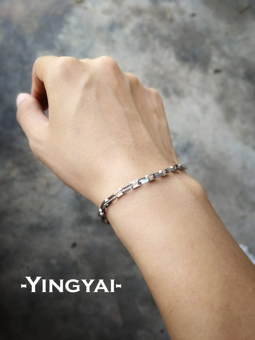 สร้อยข้อมือสแตนเลส แบบกรอบเหลี่ยม B020