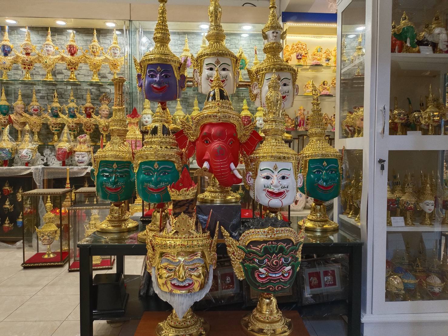 ชุดเศียรครู ขนาดครอบ งานกระดาษ พร้อมฐานไม้สีแดง