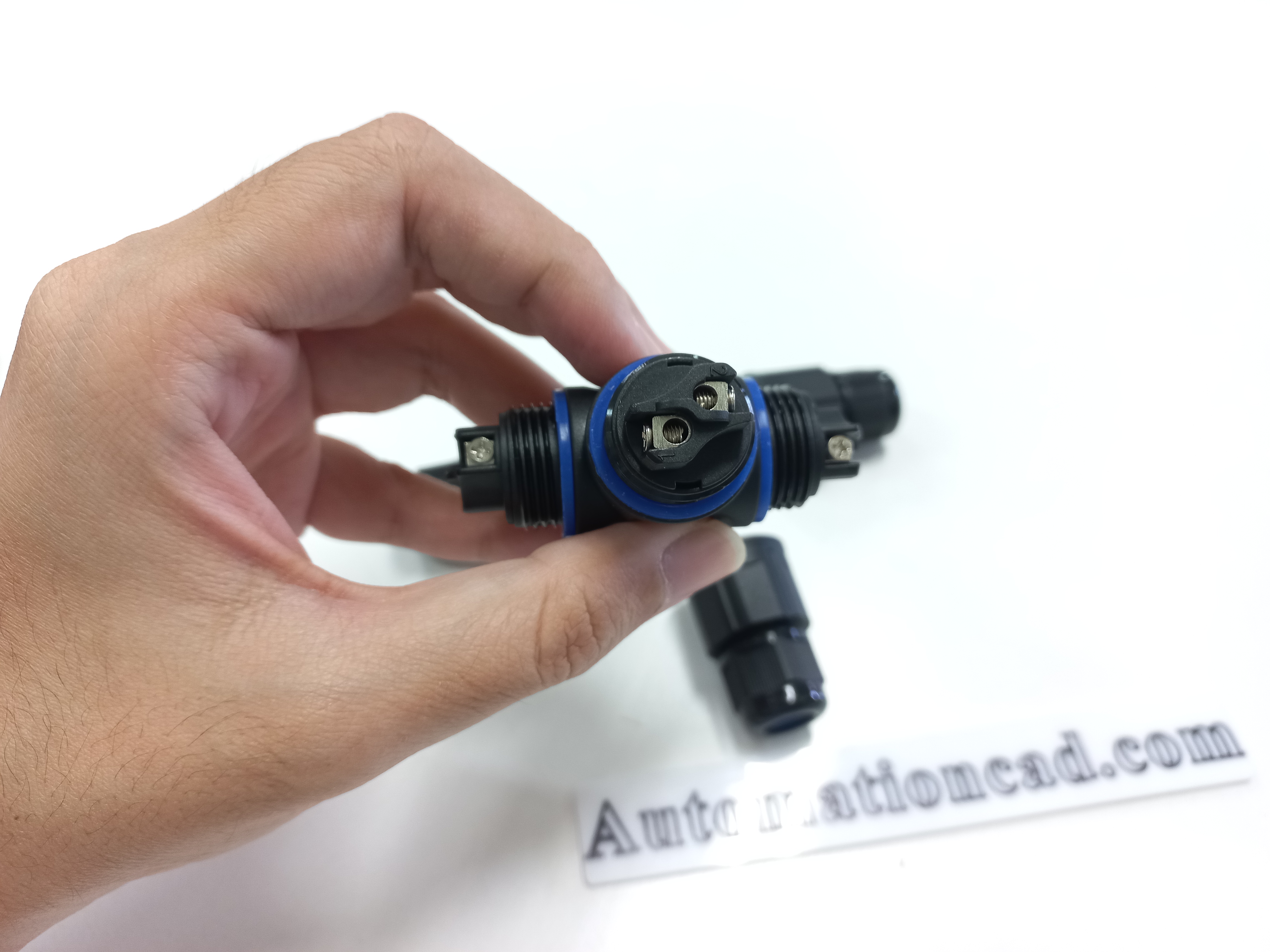 ข้อต่อสายไฟกันน้ำ แบบตัว T ใช้กับสายไฟ ขนาด 0.3 ถึง 1.5 mm² 2 เส้น แบบขันน็อต