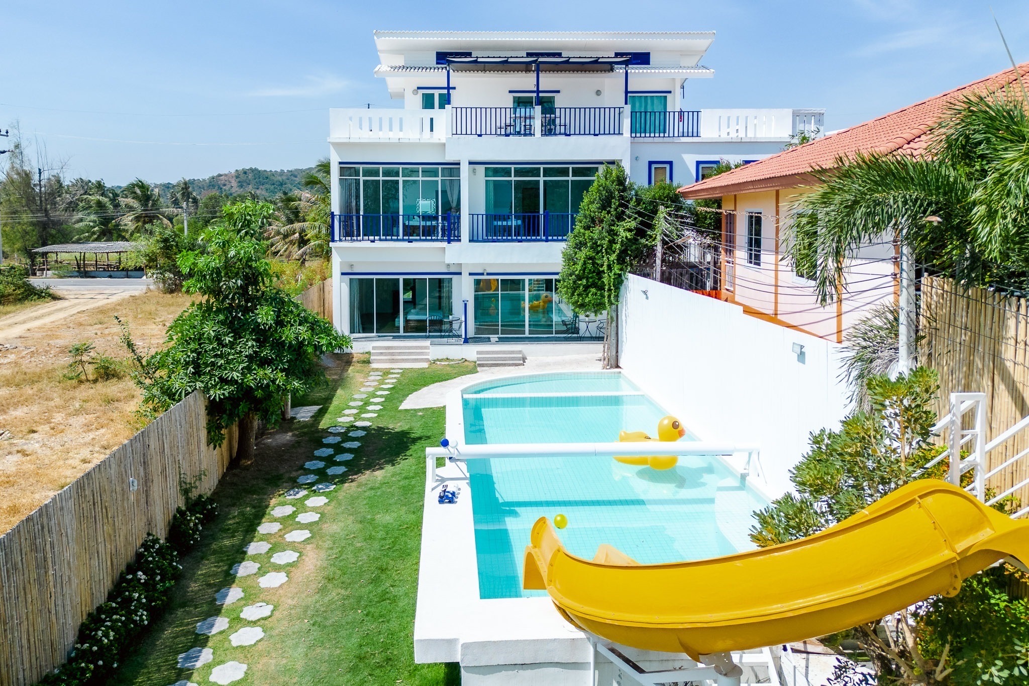 HR15047 บ้านพักติดทะเล The Zarento beach