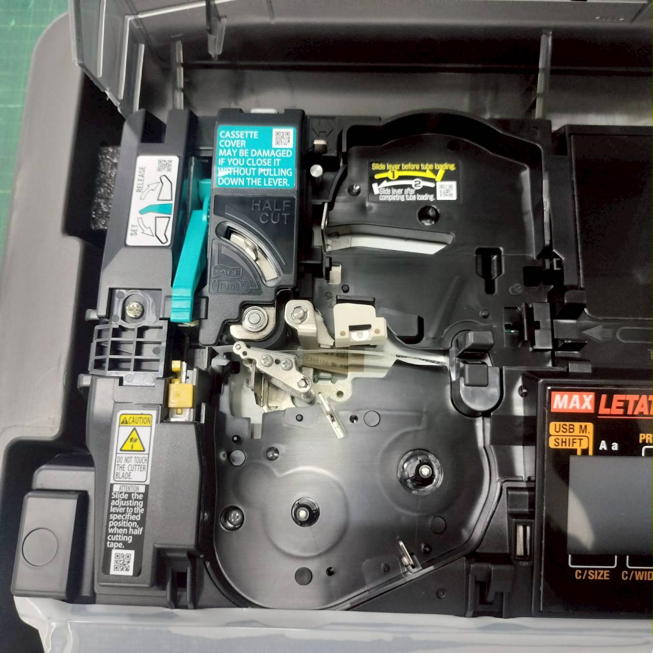 เครื่องพิมพ์ปลอกสายไฟ MAX LM-550A3B LETATWIN พิมพ์ผ่านแป้นพิมพ์ / ต่อ Computer ก็ได้ รุ่นใช้ถ่านแบบชาร์จได้