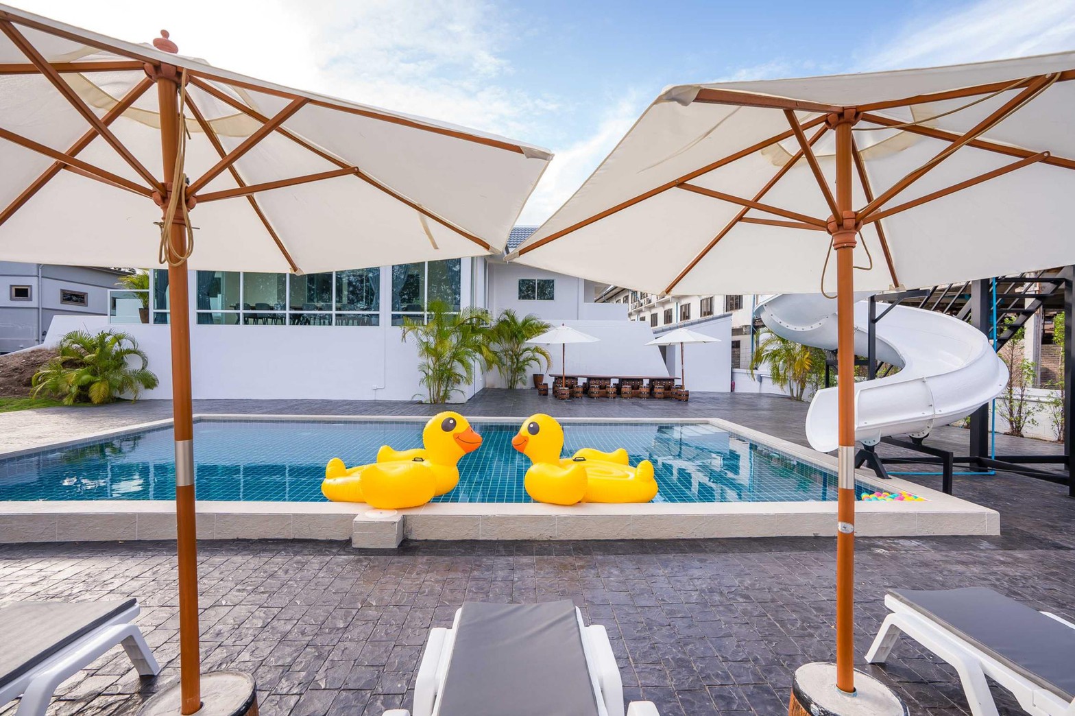 HR15067 บ้านพักใกล้ทะเลชะอำ The Great Beach Pool Villa Cha Am