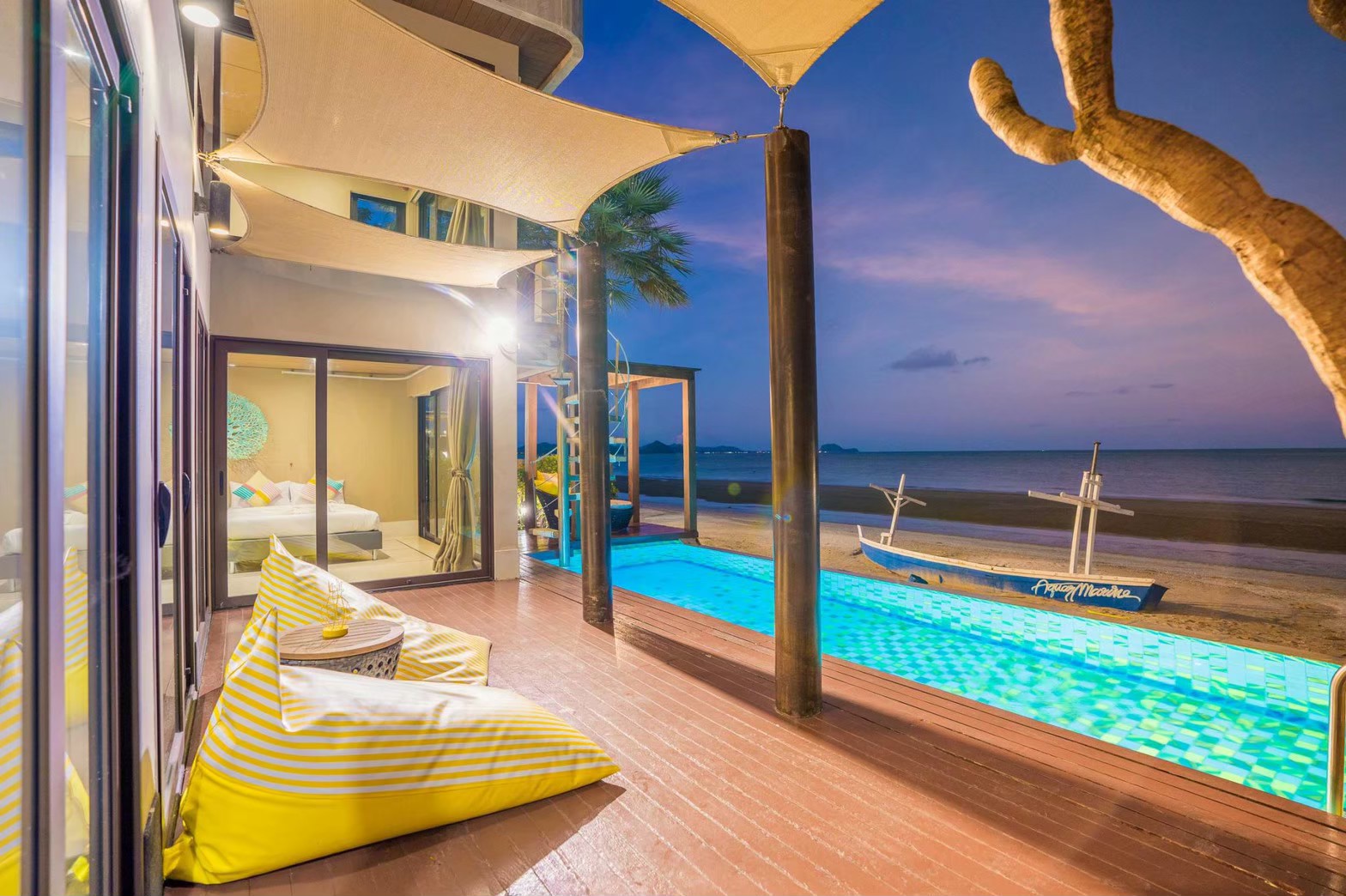 HR15064 บ้านพักติดทะเล The Ocean Beach Villa, Sam Roi Yod.