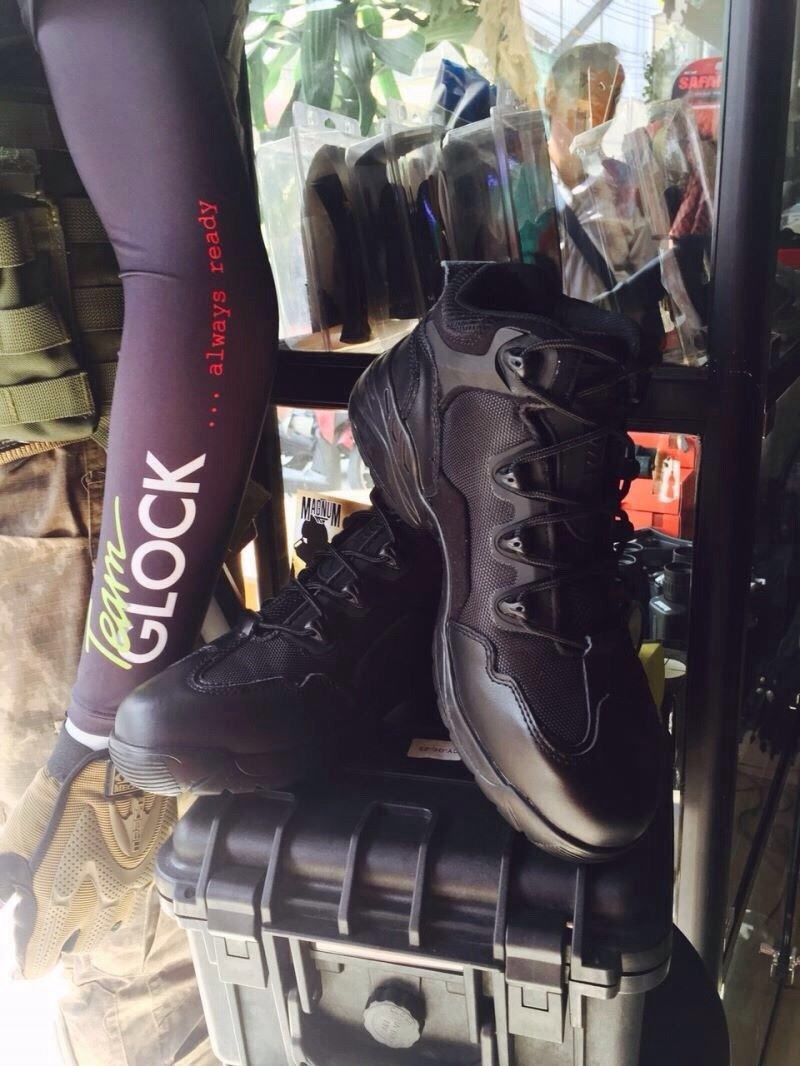 New.รองเท้า Magnum TACTICAL BOOT ข้อสั้น หนังแท้ และผ้าคอดูร่า (CORDURA) ใส่สบาย ซิปข้าง ระบายอากาศดี ไม่อับ สีดำ. สีทราย ราคาพิเศษ