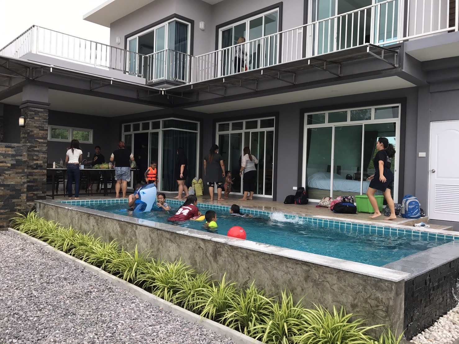 HR 5005 บ้านภูผา คาราโอเกะ โต๊ะพูล