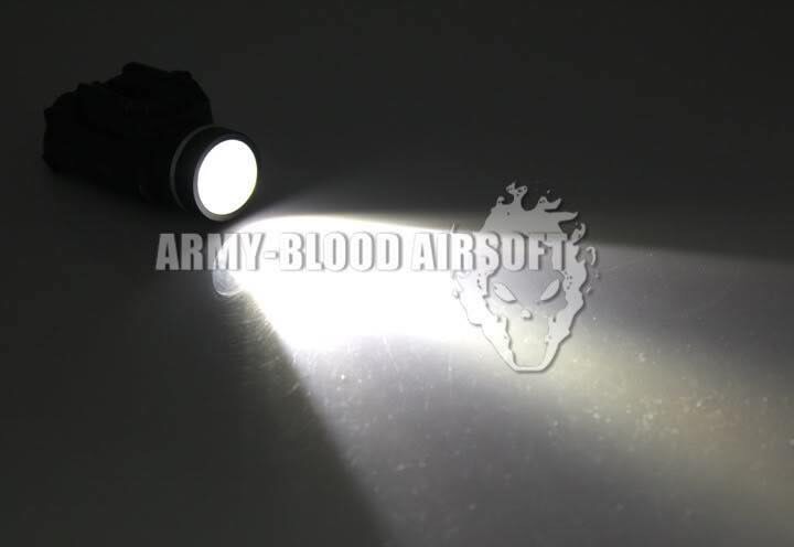 New.ด่วนๆครับ สินค้ามาใหม่ครับ Streamlight TLR-1 Style Weapon Flashlight สีดำ / สีทราย Q5 LED:800LM/60Min Battery:2*CR123A ราคาพิเศษ