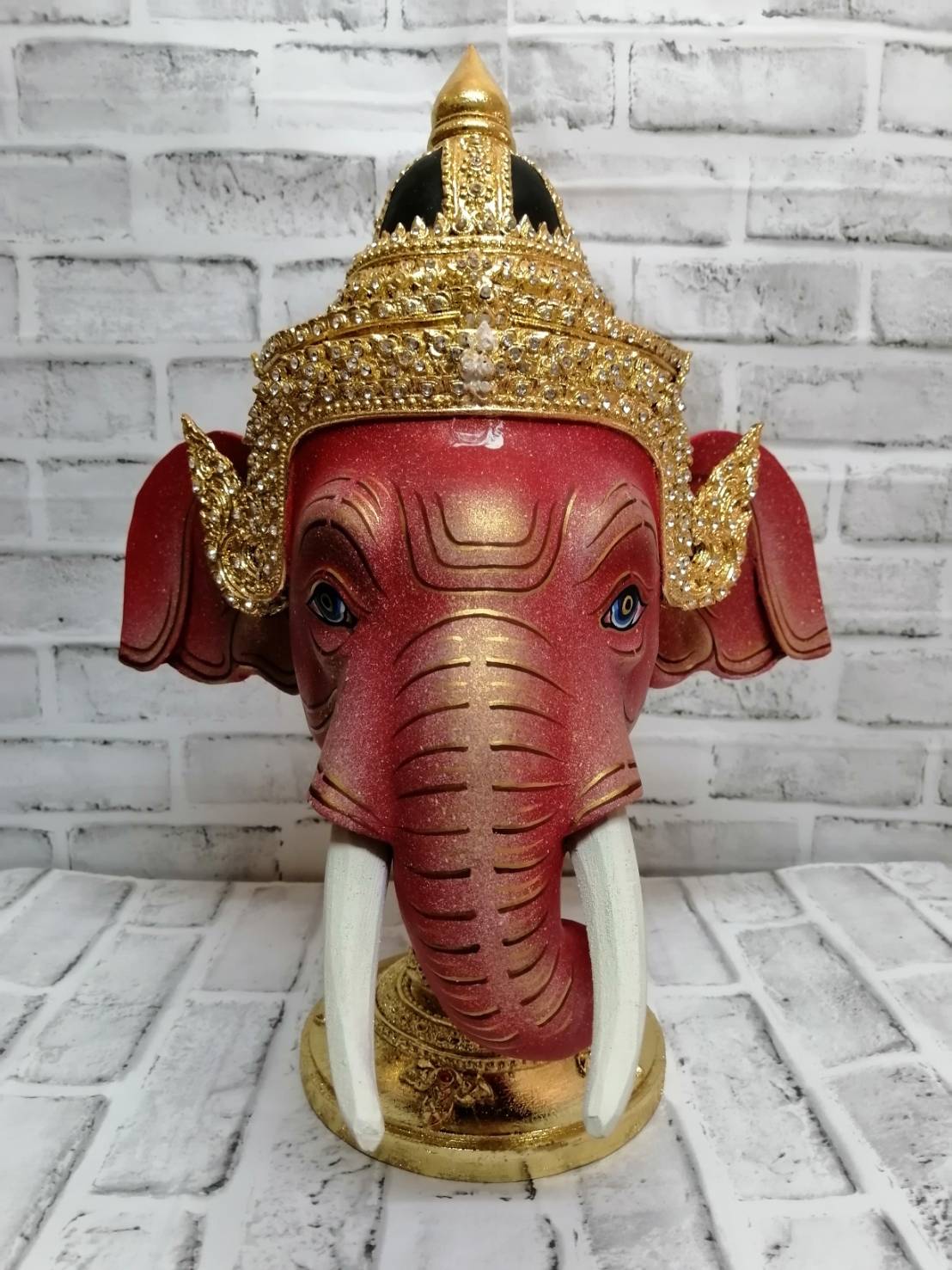 ชุดเศียรครู 10 เศียร ขนาดผลส้มโอ (เกรดพรีเมี่ยม) พร้อมฐานไม้กลึงตีลายปิดทองประดับเพชร