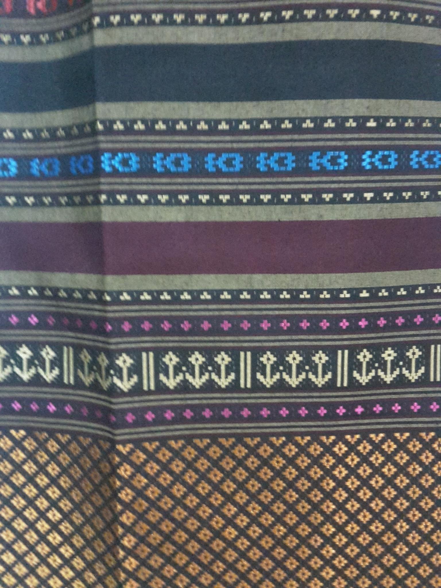 ผ้าถุงไหมแกมฝ้ายตัดสำเร็จแบบป้ายเลื่อนตะขอ ผ้าถุงสำเร็จรูปสอดดิ้น ผ้าฝ้ายแกมไหมล้านนาสอดดิ้นตัดสำเร็จ พร้อมส่ง