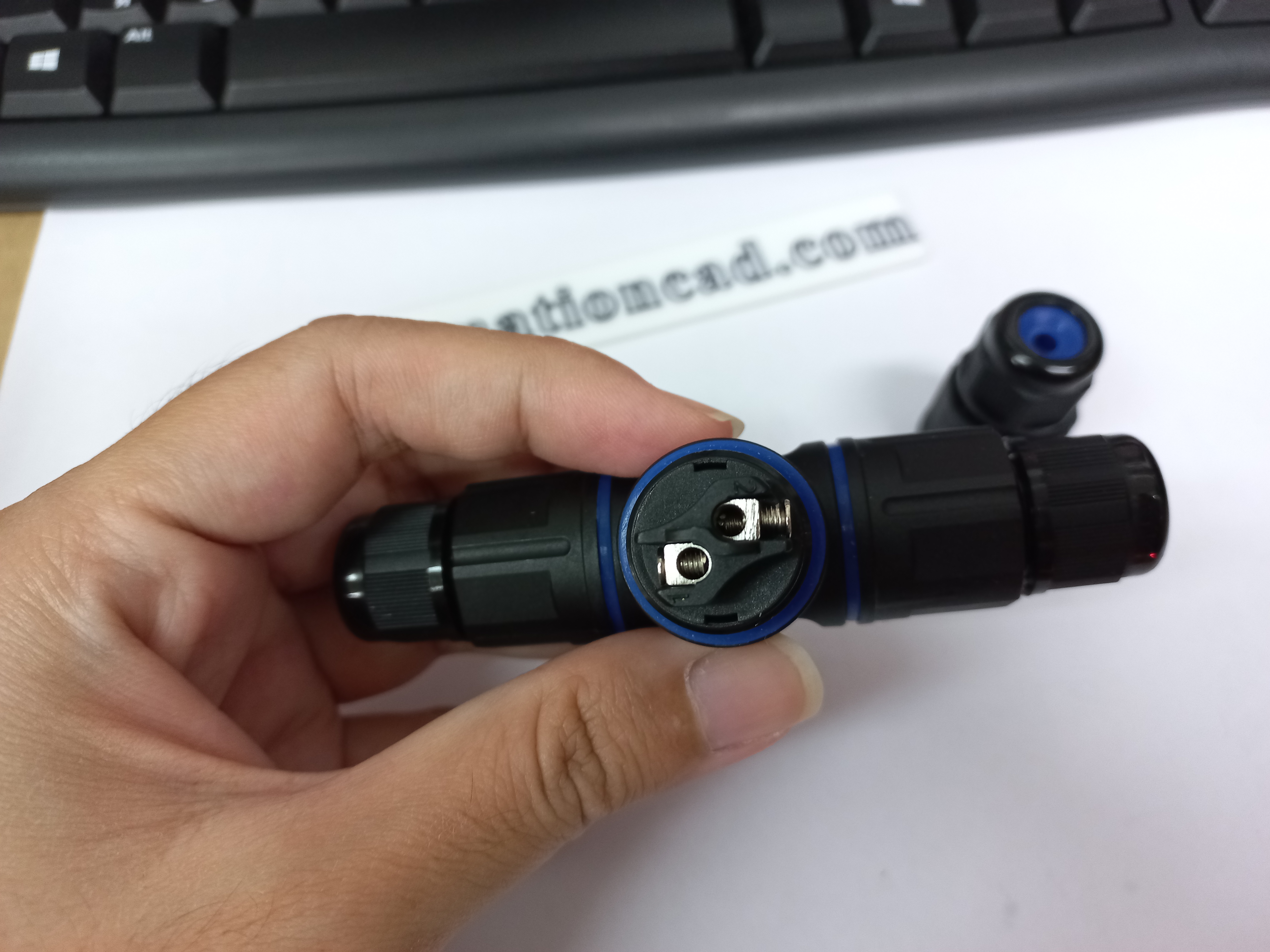 ข้อต่อสายไฟกันน้ำ แบบตัว T ใช้กับสายไฟ ขนาด 0.3 ถึง 1.5 mm² 2 เส้น แบบขันน็อต