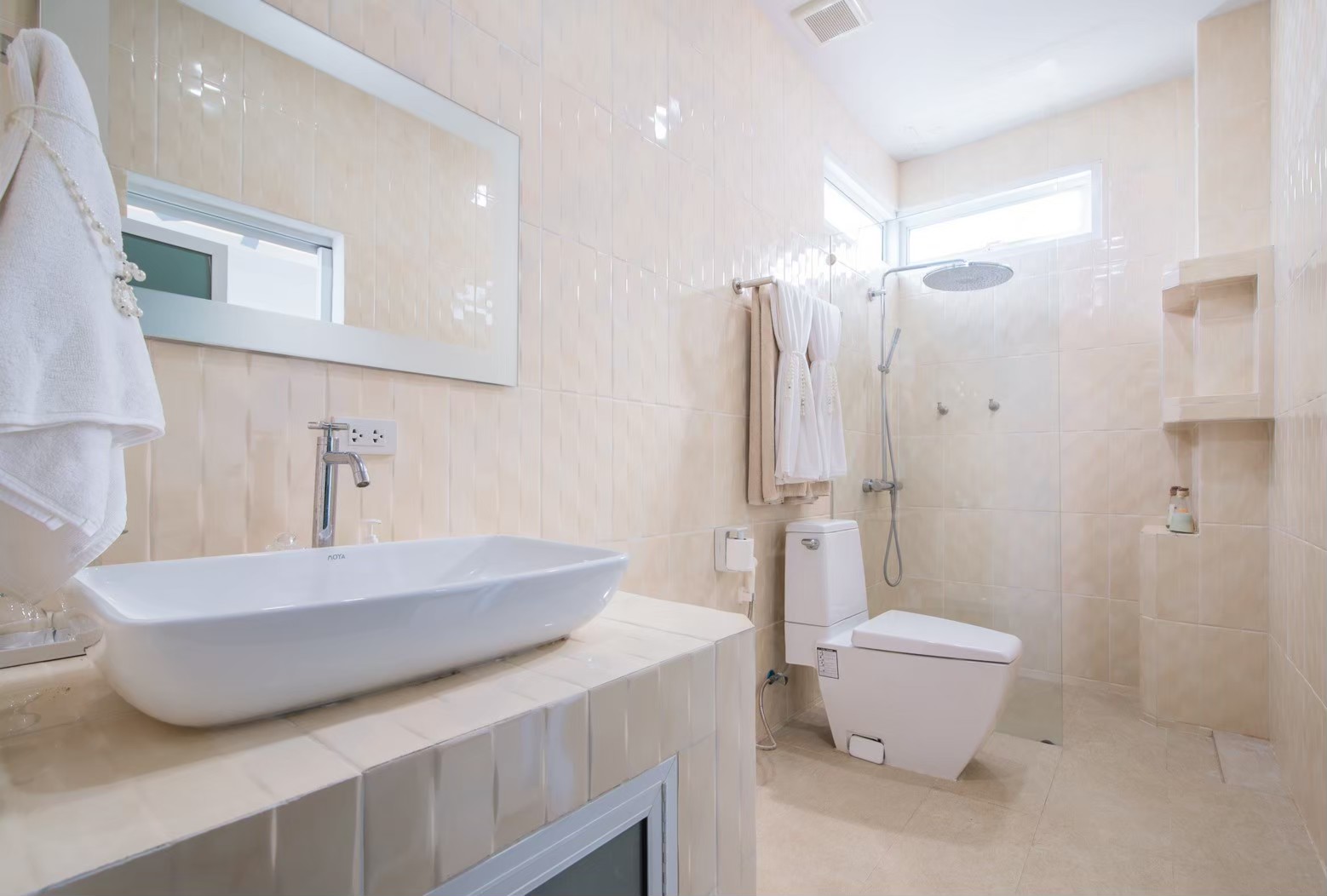 HR15045 บ้านพักติดทะเล The Moon Beach Villa