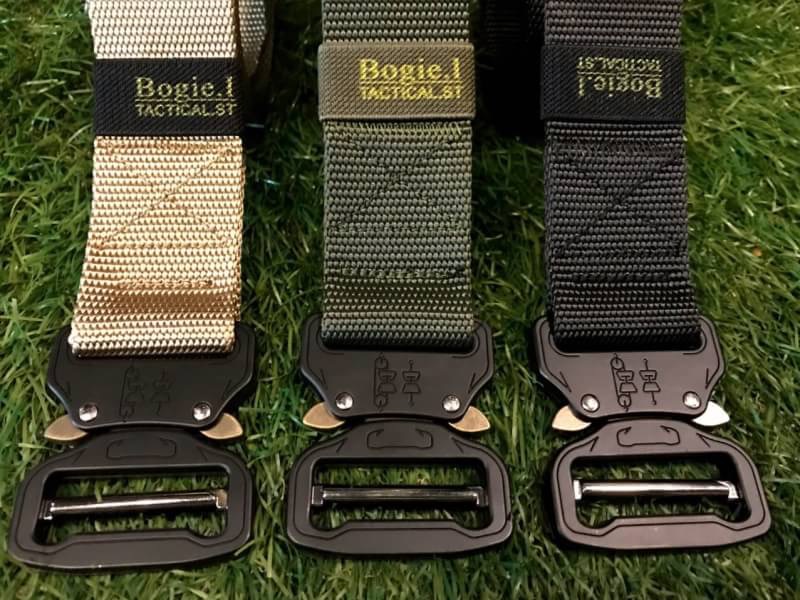 New.เข็มขัด หัว Buckleใช้งานง่ายและปลดเร็วกว่าเข็มขัดทั่วไป ลักษณะของหัวเข็มขัด เป็นแบบกดปลดล็อก เพียงกดทั้งสองฝั่งพร้อมกันก็หลุดออกได้ง่าย และทนทานต่อแรงดึงได้พอสมควร สายเลื่อนปรับได้ตามขนาดที่ต้องการขนาดของสายเข็มขัด สี ทราย ไซส์ M L XL สี ดำ ไซส์ M L X