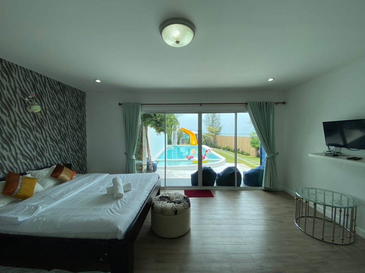 HR15047 บ้านพักติดทะเล The Zarento beach