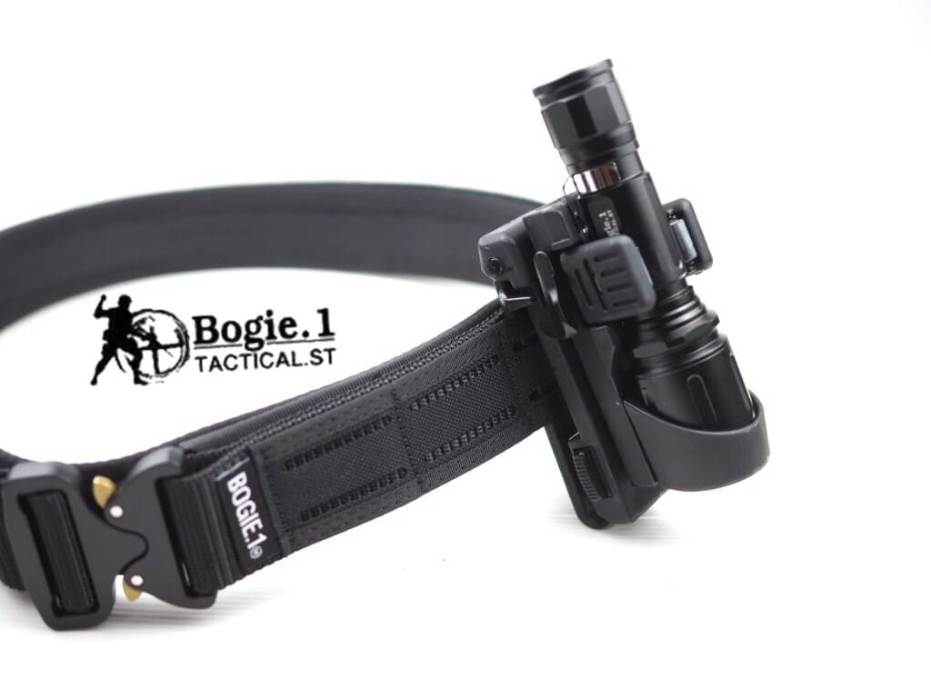 New. Bogie1 ซองไฟฉายโพลิเมอร์ รุ่น Lock 360 มีตัวล็อก แน่นกริ๊บ ไฟฉายไม่ร่วงหล่น หมุนปรับระดับได้ 360 องศา ร้อยเข็มขัดได้ทุกขนาด (ปรับขนาดได้) ร้อยกระเป๋า / ติดเสื้อเกราะ ได้