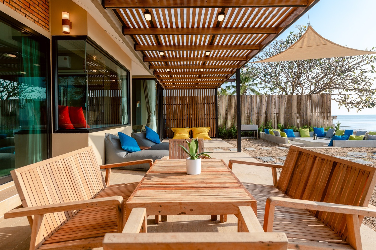 HR15055 บ้านพักติดทะเล The Coastal Vista Beach Villa