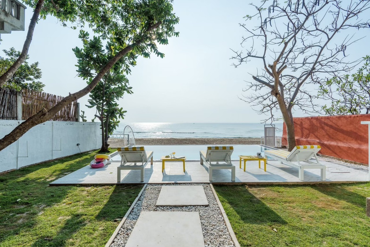 HR15075 บ้านพักติดหาดปราณบุรี The Banana Beach Villa Pranburi