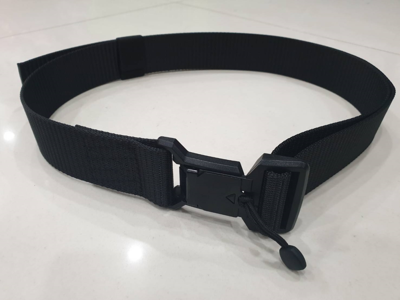 (snow)...New สินค้าใหม่ค่ะ Magnetic Belt #905 เข็มขัดยุทธวิธี สาย Nylon แท้ 100% หัวเข็มขัดเป็น Polymer ฝังแม่เหล็ก หัวล็อคไว และปลดล็อคง่าย แค่ดึงเชือก ความยาว 120 cm. ( Free size ) ความกว้าง 1.5" ราคาส่ง 650 บาท