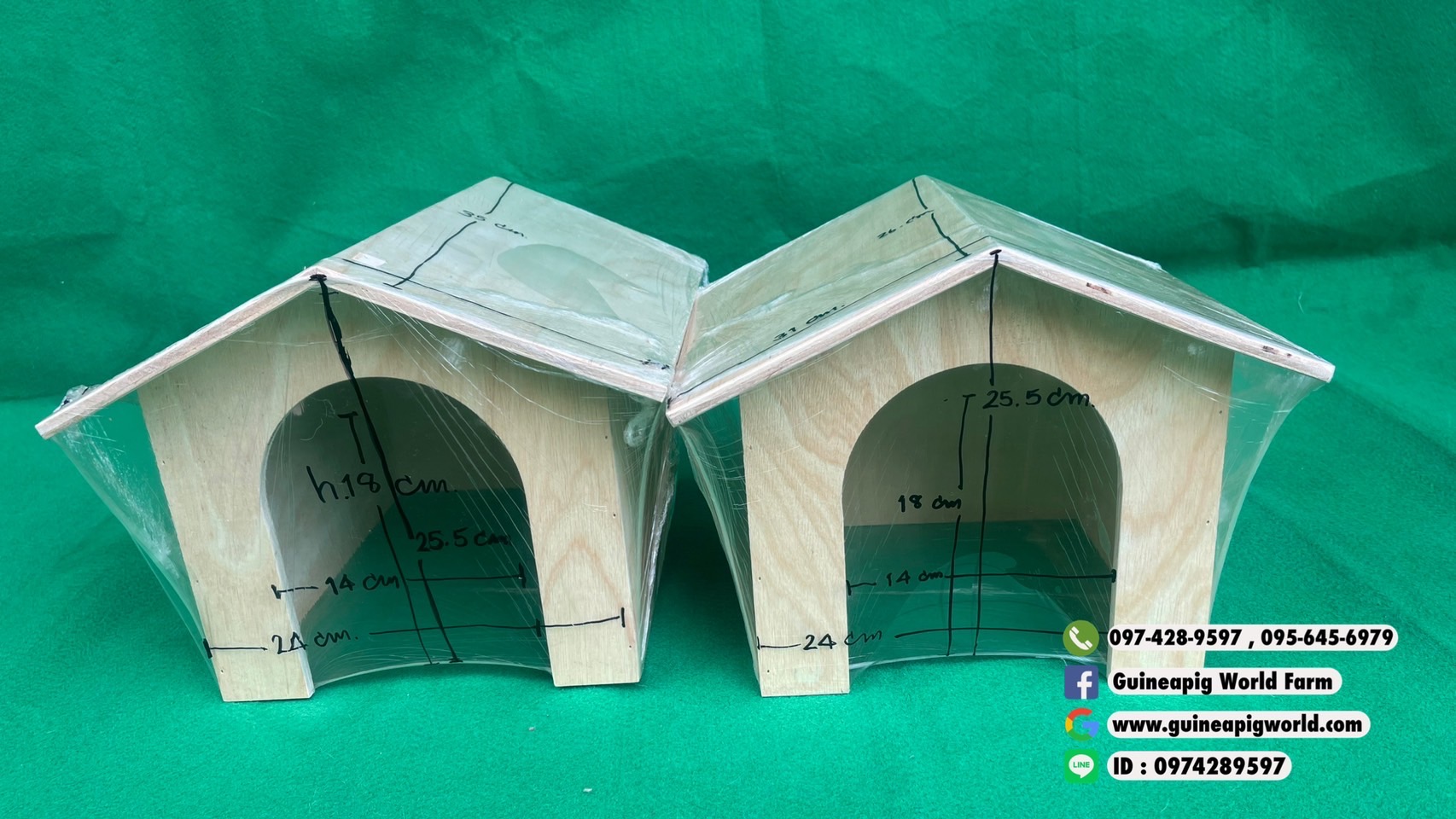 บ้านไม้หลังคาจั่วใหญ่(ราคาต่อหลัง)ตัวบ้านW.24xD.32xH.25.5cm./หลังคาW.31xD.35cm./ประตูW.14xH.18cm.สำหรับแกสบี้,กระต่ายฯลฯ