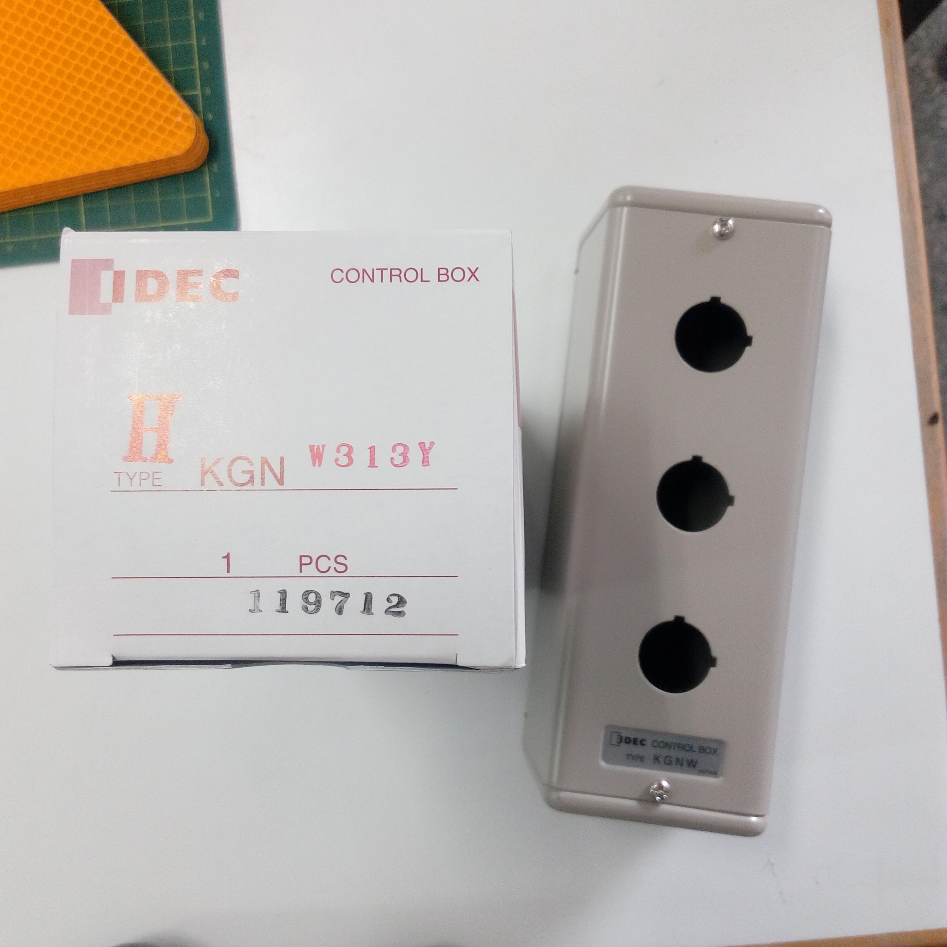 กล่องเหล็ก 3 รู Φ22mm IDEC Control Box KGN Series กล่องคอนโทรล ใส่ปุ่มกด
