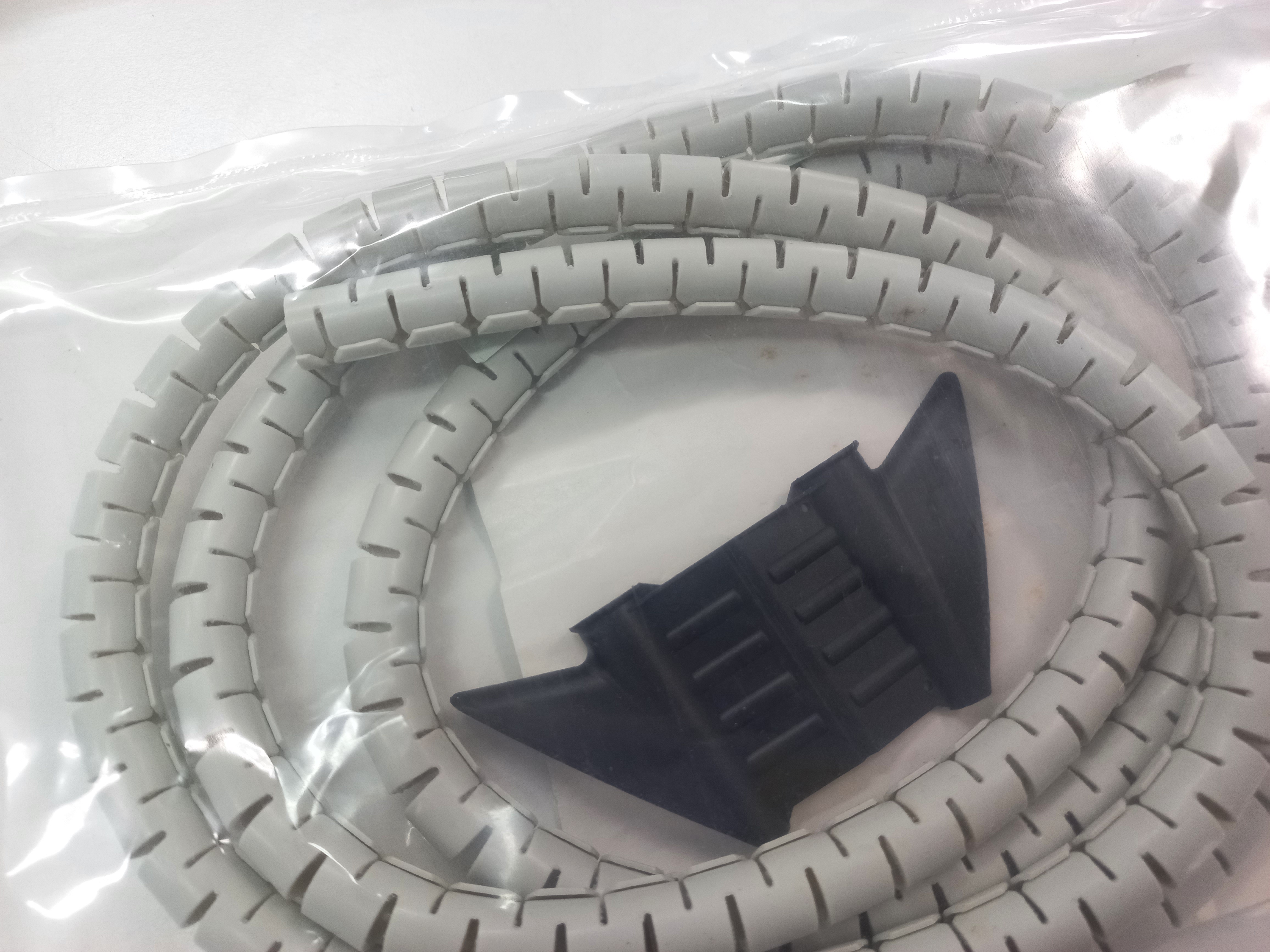 กระดูกงู BANDEX รุ่น KL-8 รางกระดูกงูร้อยสายไฟ ยาว 1.5 เมตร Split Wrapping Band