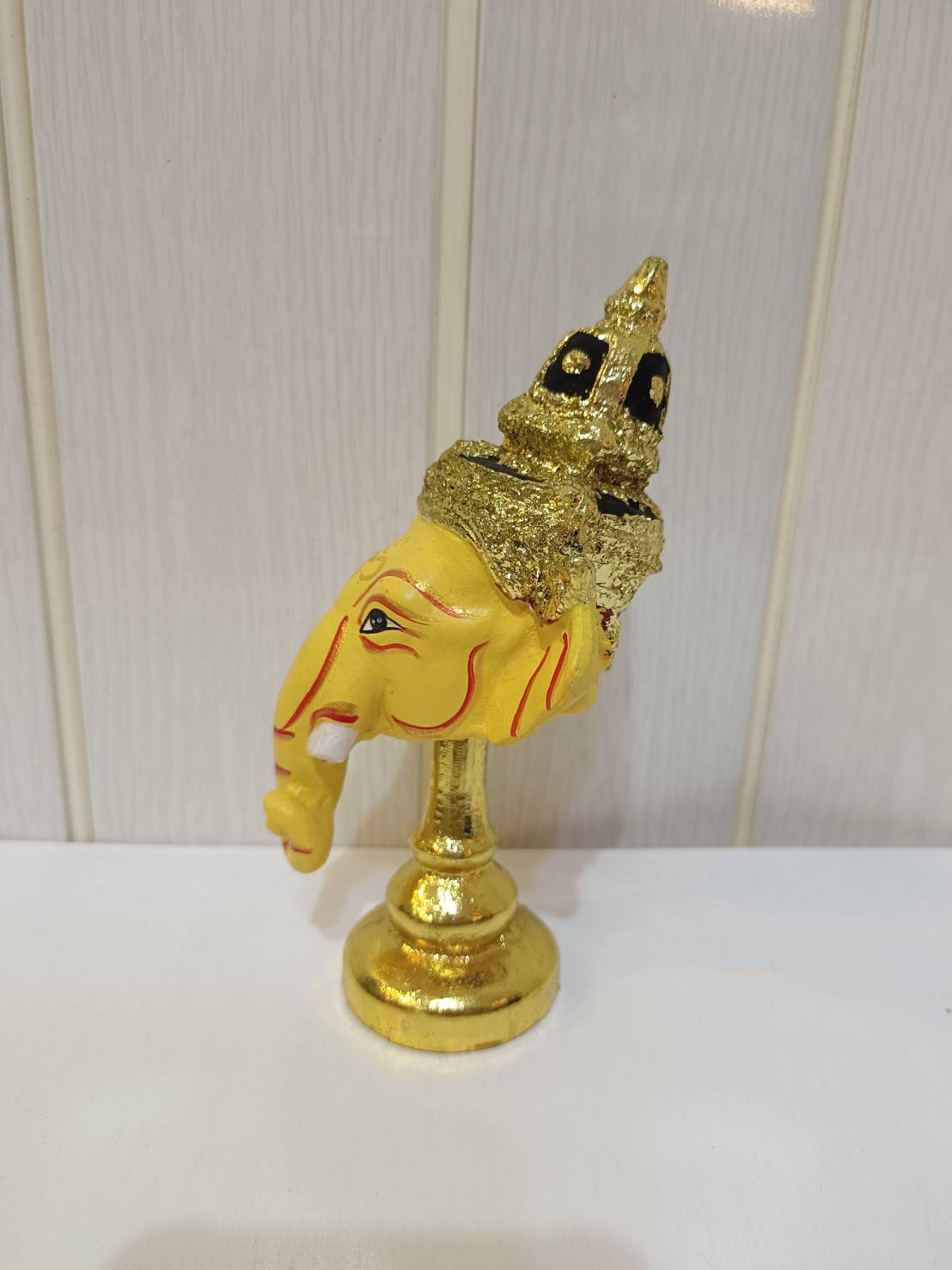 พระพิฆเนศ ขนาดจิ๋ว ขนาดตั้งหน้ารถ พร้อมฐานปิดทอง (สีเหลือง)