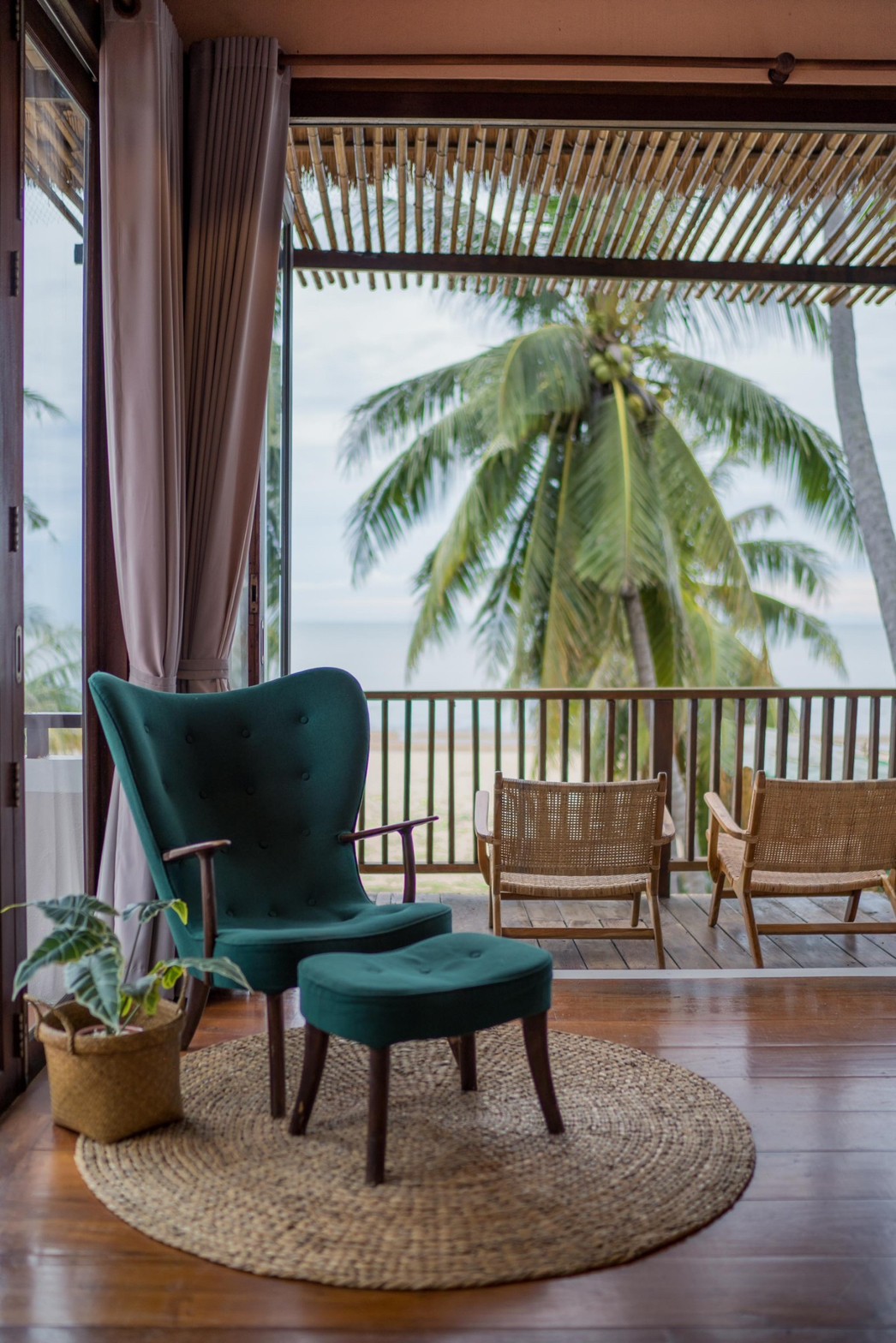 HR15061 บ้านพักติดทะเล The Pamila Beach Villa Kuiburi