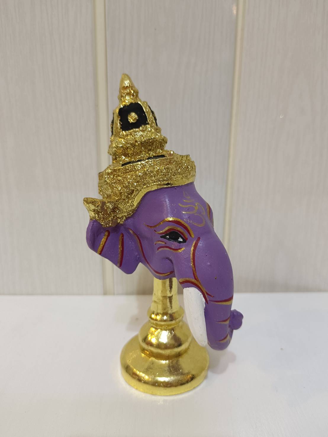 พระพิฆเนศ ขนาดจิ๋ว ขนาดตั้งหน้ารถ พร้อมฐานปิดทอง (สีม่วง)