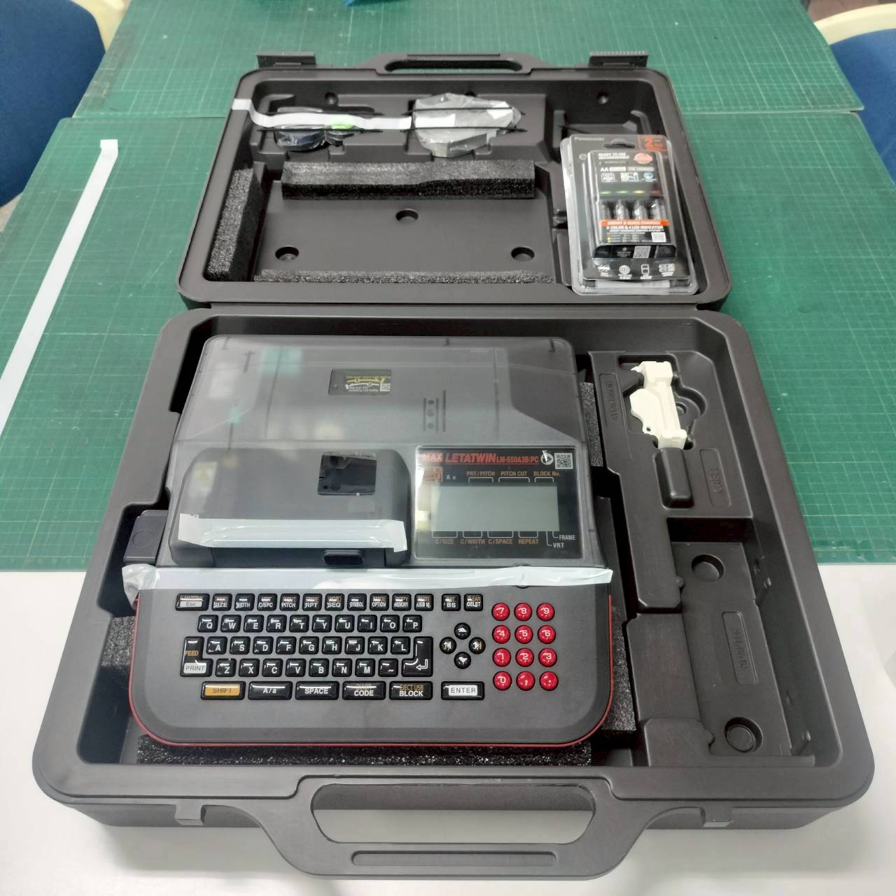 เครื่องพิมพ์ปลอกสายไฟ MAX LM-550A3B LETATWIN พิมพ์ผ่านแป้นพิมพ์ / ต่อ Computer ก็ได้ รุ่นใช้ถ่านแบบชาร์จได้