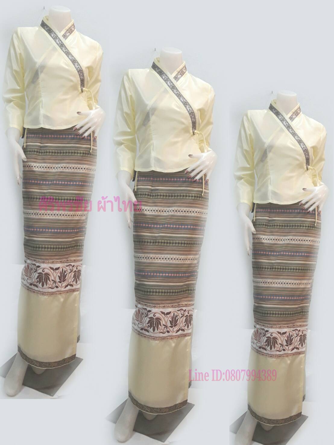 เสื้อผ้าไทยพื้นเมืองสไตน์เจ้านางสีครีม เสื้อผ้าไหมแก้วคอจีนไตน์เจ้านาง เสื้อใส่ผ้าซิ่น เสื้อใส่กับผ้าซิ่น เสื้อผ้าฝ้ายสีครีมคอจีนป้าย สีครีม L